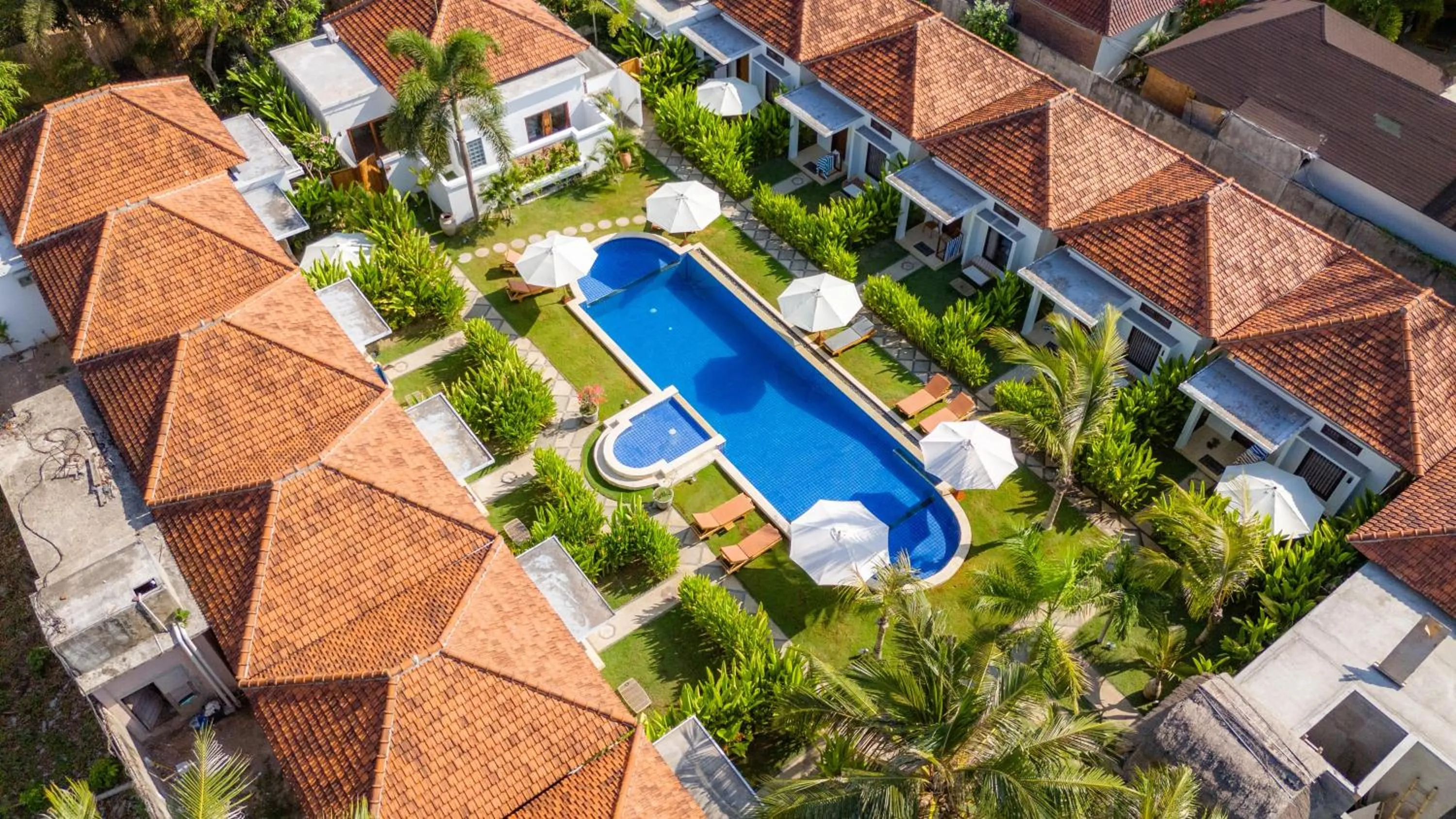 Nomada Villas - Giant Pool - Private Kitchen - Free Gym Access - 80Mbps WiFi