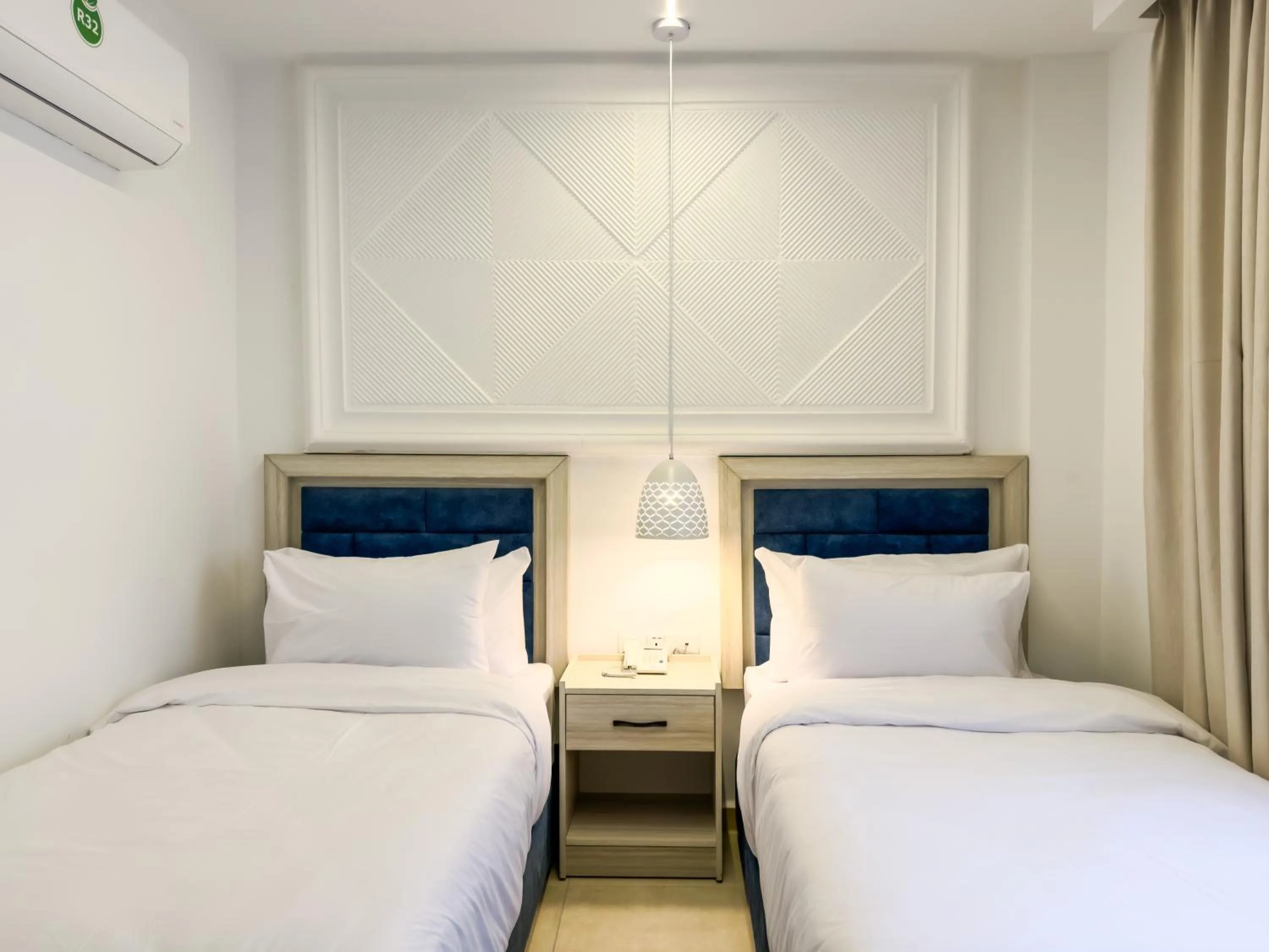 Guests, Bed in Petra Karam Hotel