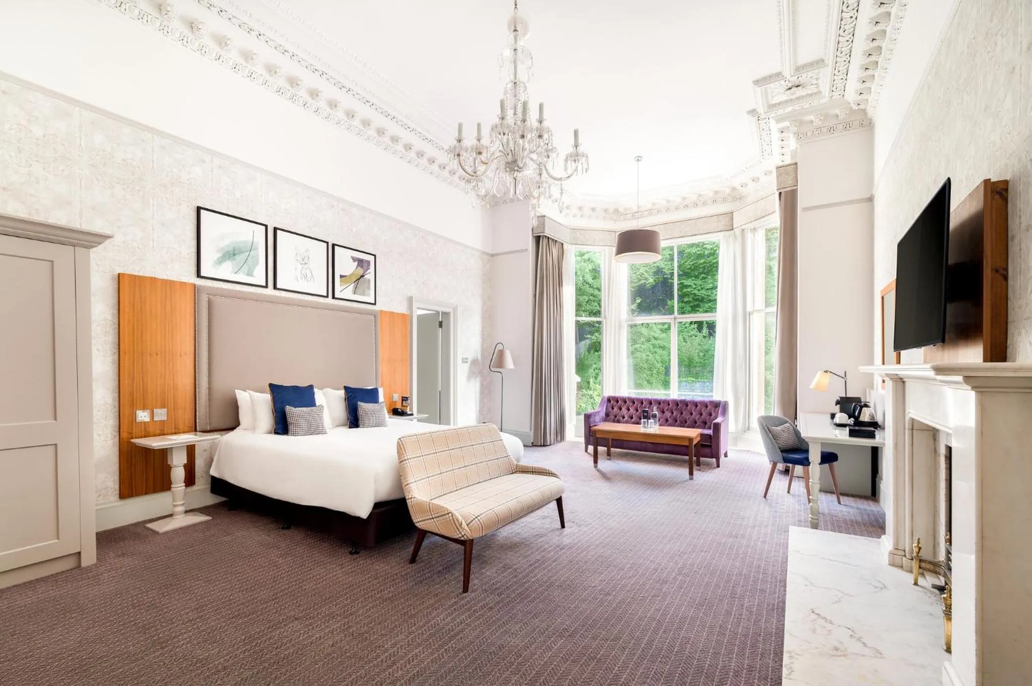 Photo of the whole room, Bed in voco Edinburgh - Royal Terrace by IHG