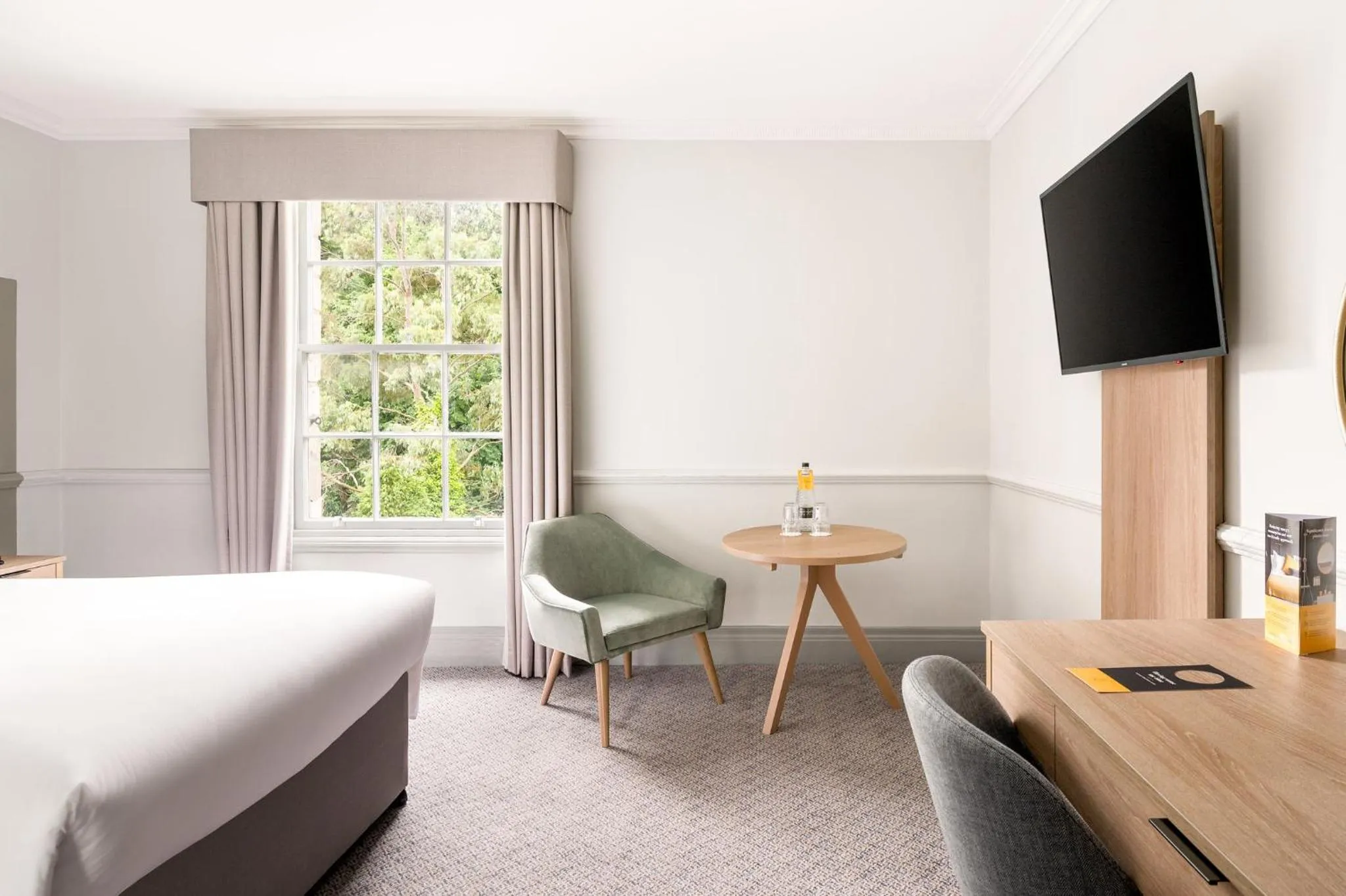 Photo of the whole room, Bed in voco Edinburgh - Royal Terrace by IHG
