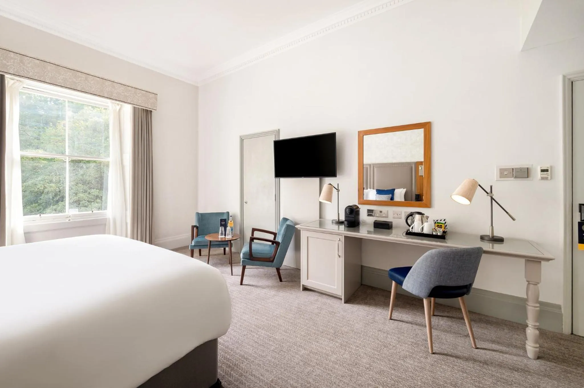 Photo of the whole room, Bed in voco Edinburgh - Royal Terrace by IHG