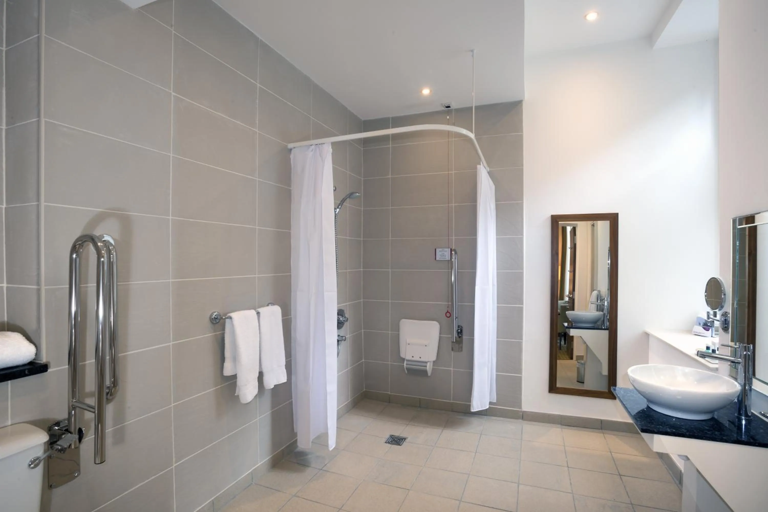 Photo of the whole room in voco Edinburgh - Royal Terrace by IHG