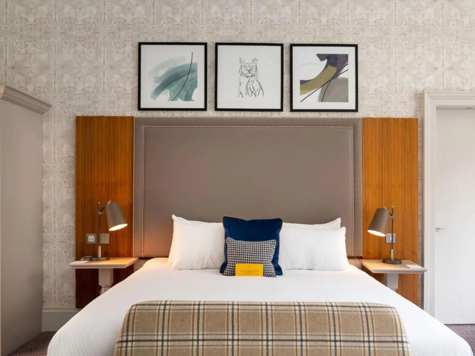 Photo of the whole room, Bed in voco Edinburgh - Royal Terrace by IHG