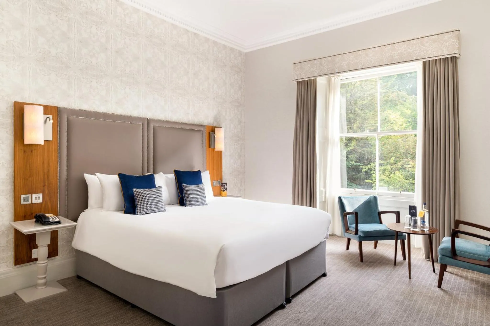 Photo of the whole room, Bed in voco Edinburgh - Royal Terrace by IHG