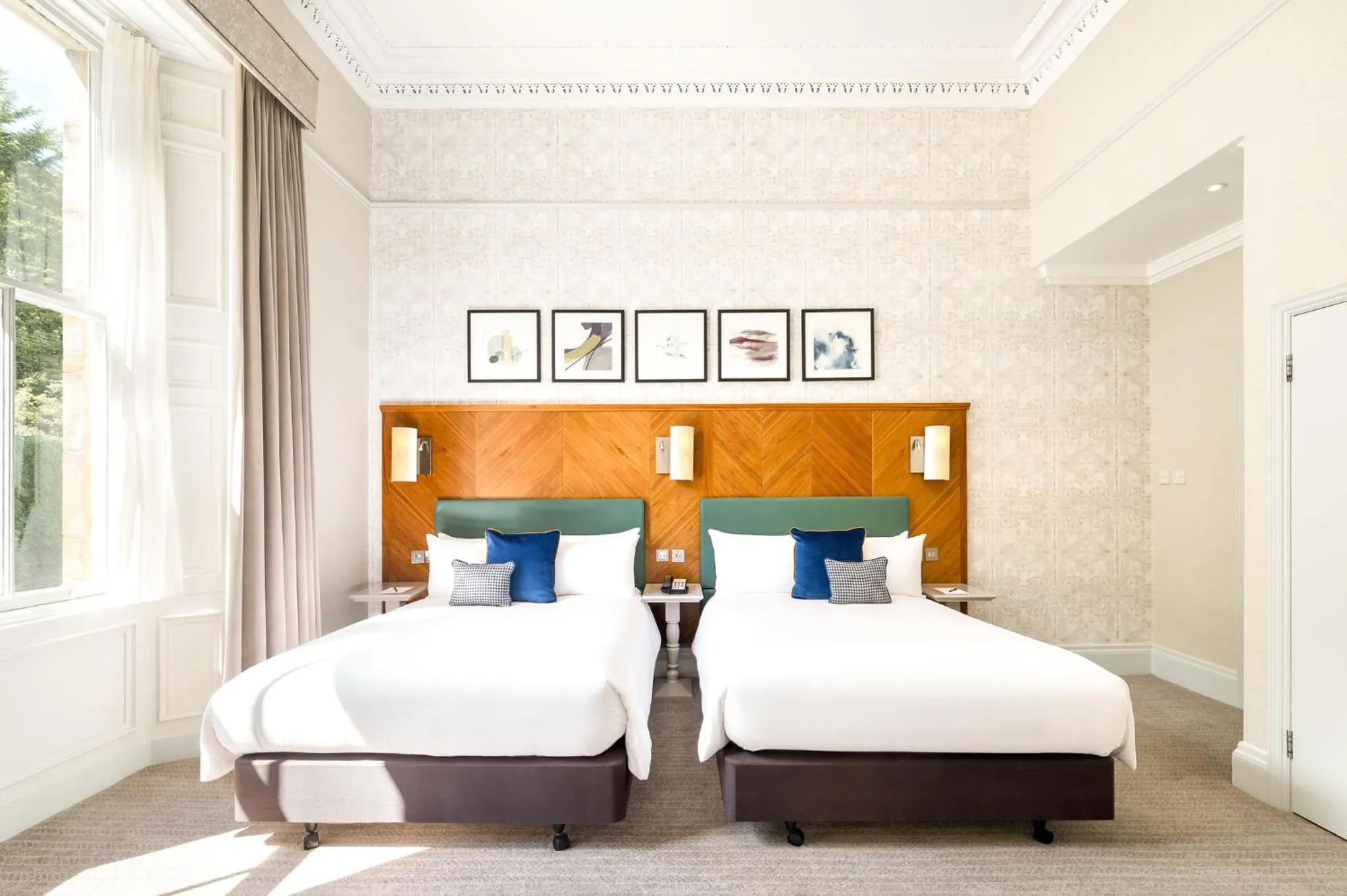 Photo of the whole room, Bed in voco Edinburgh - Royal Terrace by IHG