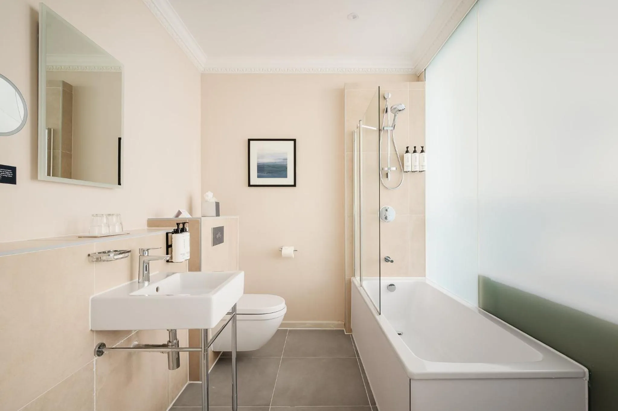 Photo of the whole room in voco Edinburgh - Royal Terrace by IHG