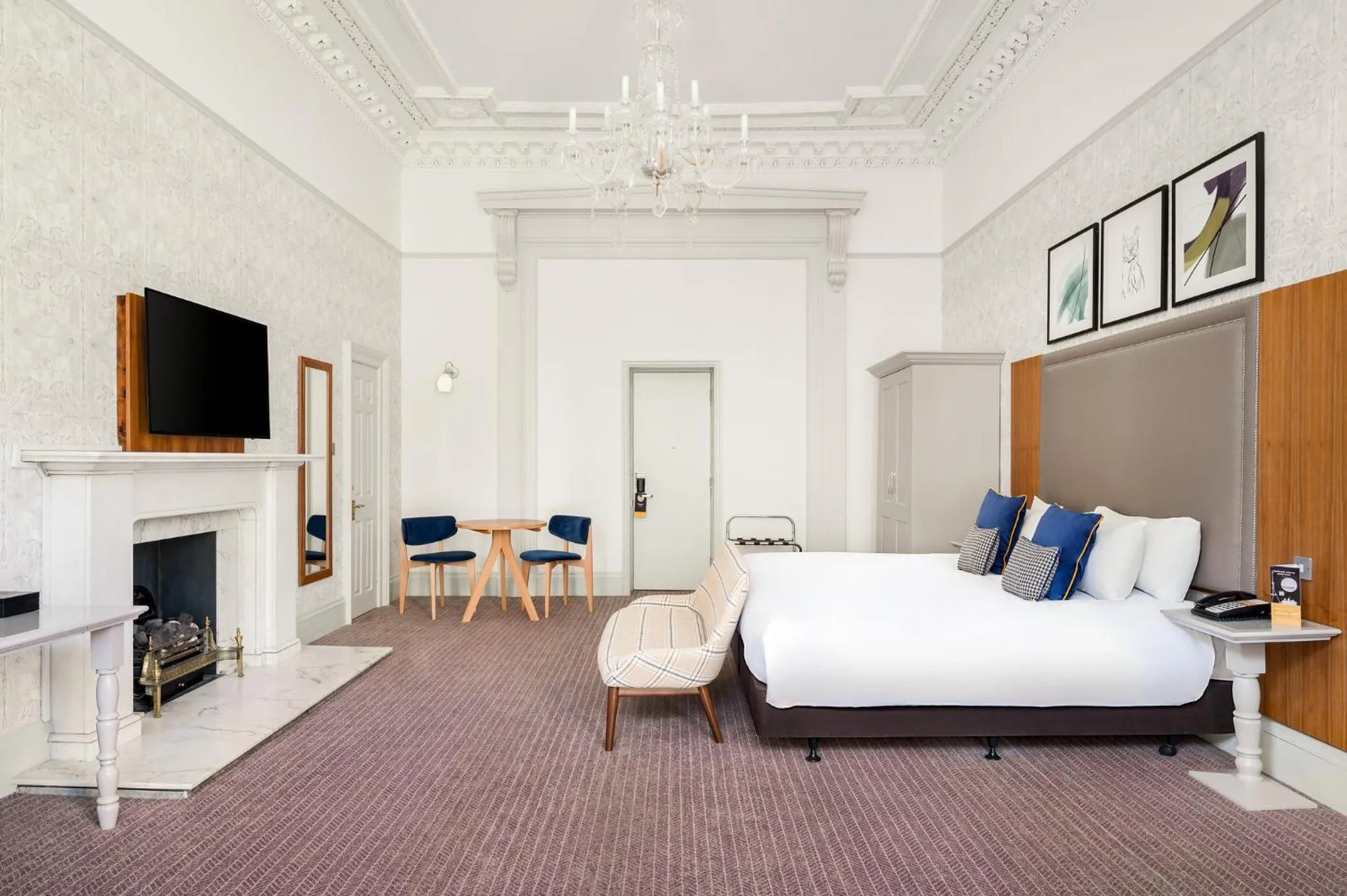Photo of the whole room, Bed in voco Edinburgh - Royal Terrace by IHG