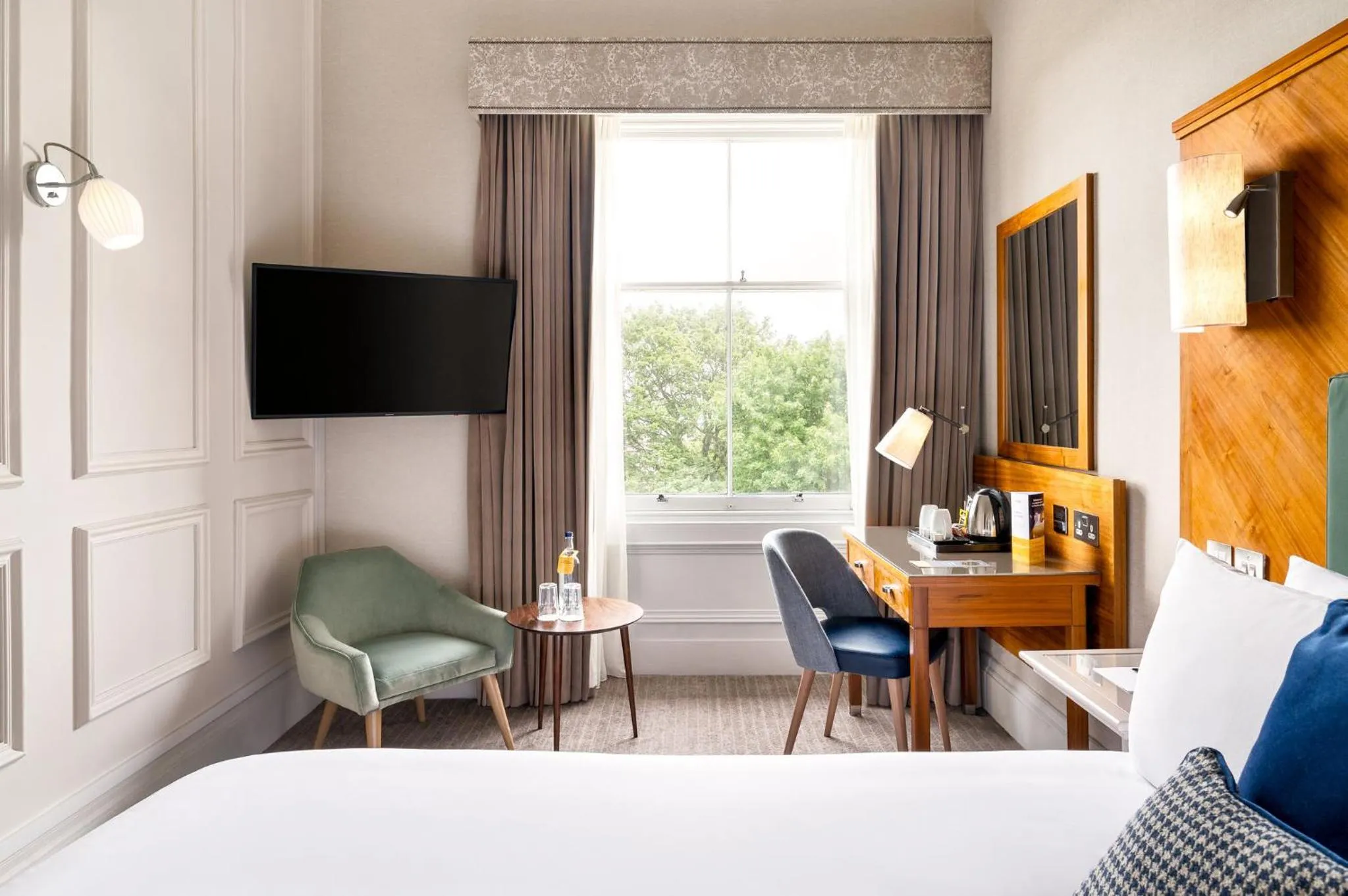 Photo of the whole room, Bed in voco Edinburgh - Royal Terrace by IHG