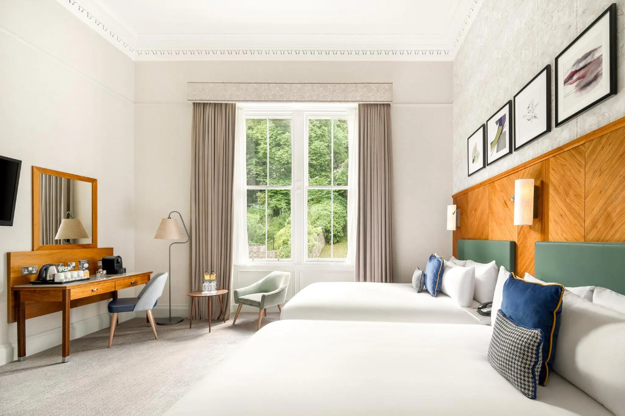 Photo of the whole room, Bed in voco Edinburgh - Royal Terrace by IHG