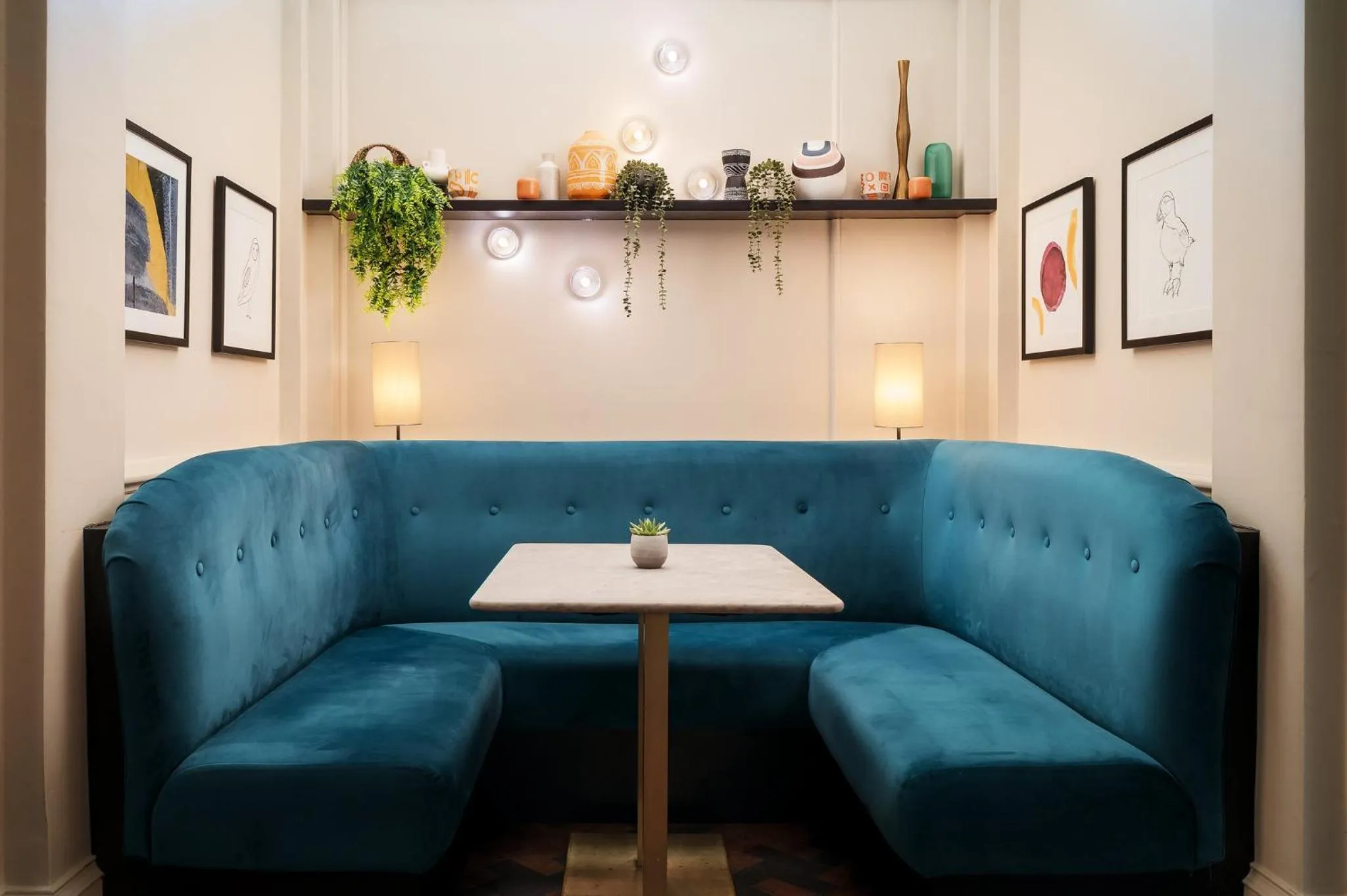 Lounge or bar in voco Edinburgh - Royal Terrace by IHG