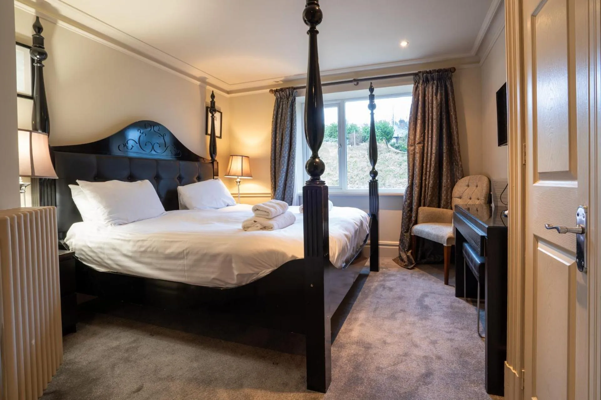 Bed in Hollin House Hotel