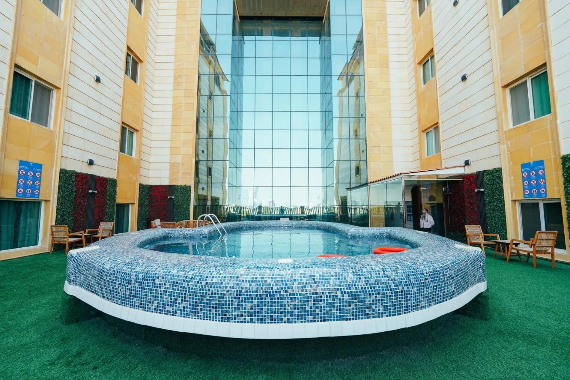 Swimming pool in Verta Quraish Hotel Jeddah