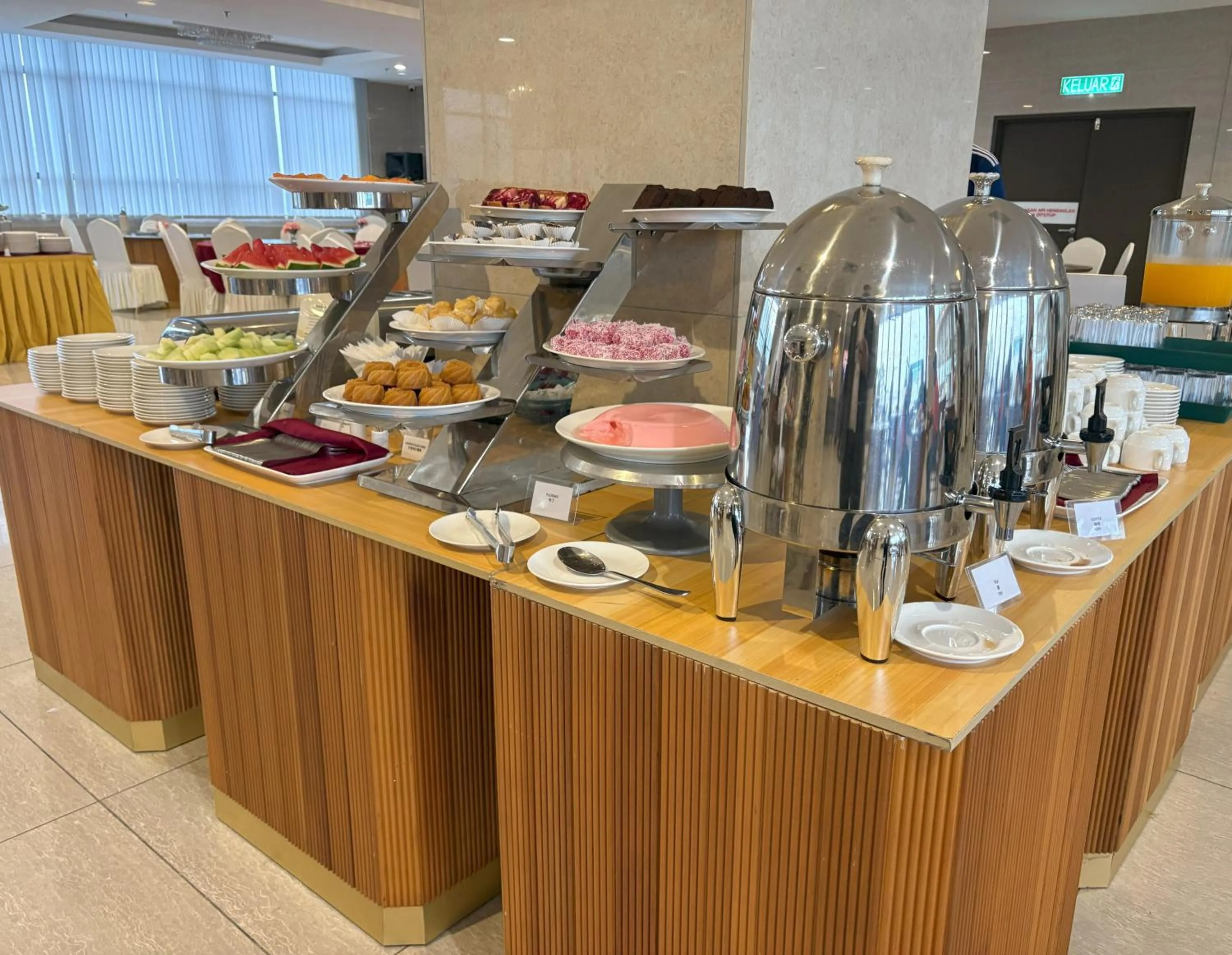 Restaurant/places to eat in Grand InHotel Kota Kinabalu