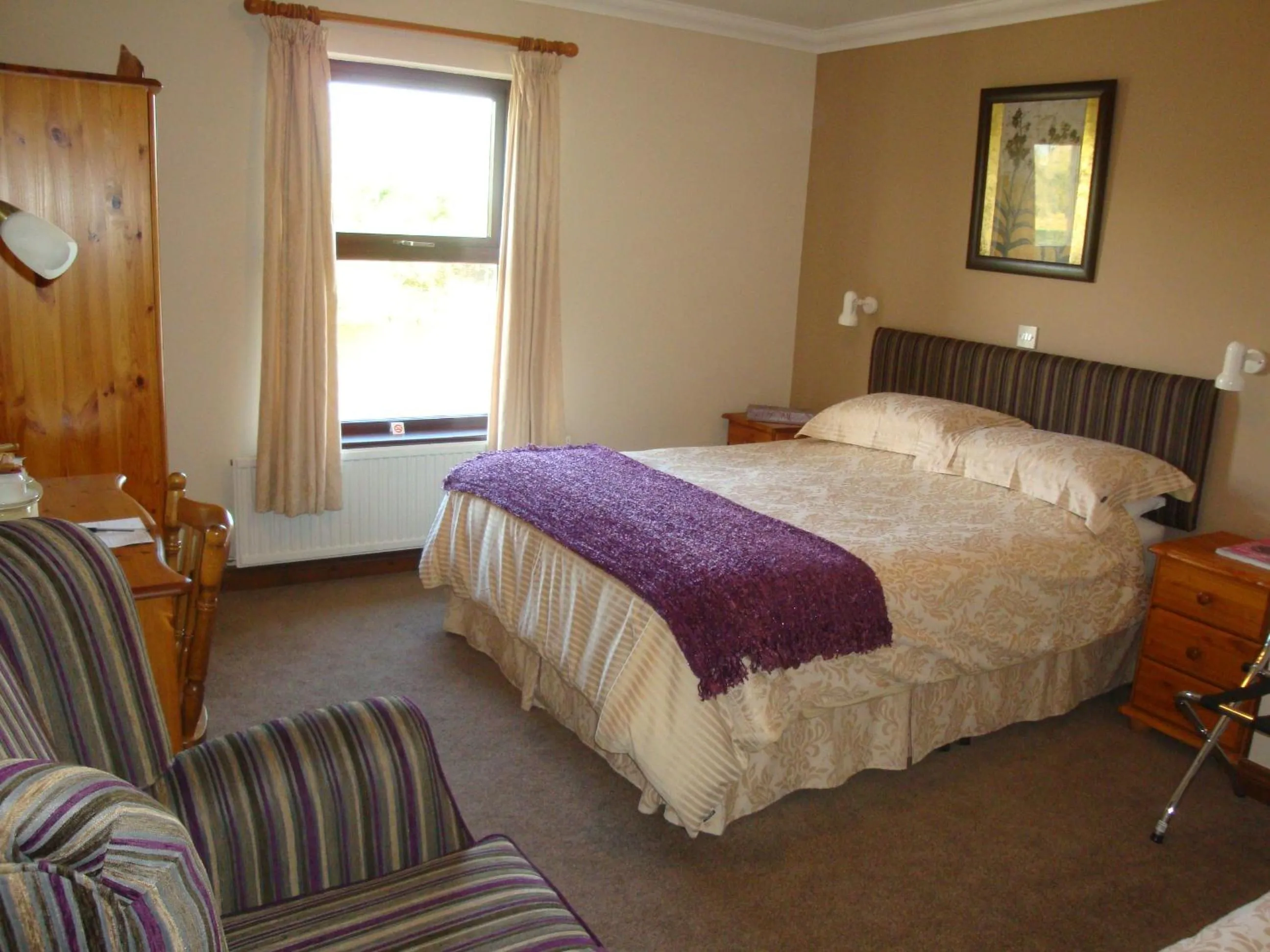 Photo of the whole room, Bed in Corrigans Shore House