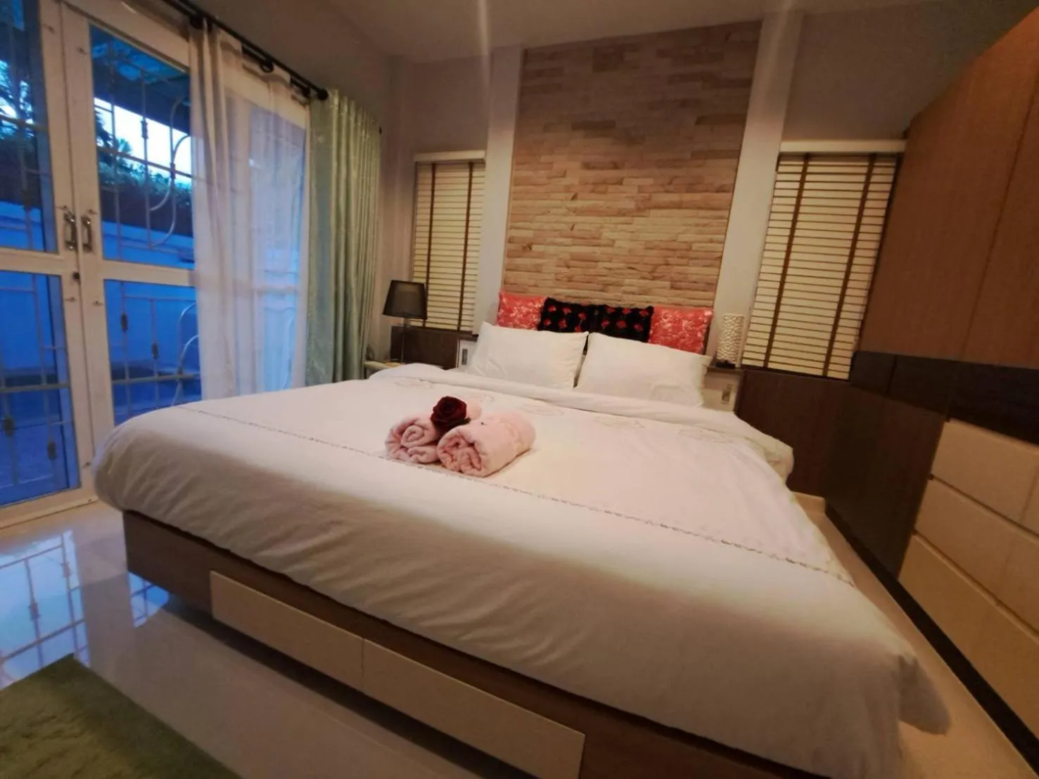 Bed in Jacuzzi Pool Villa