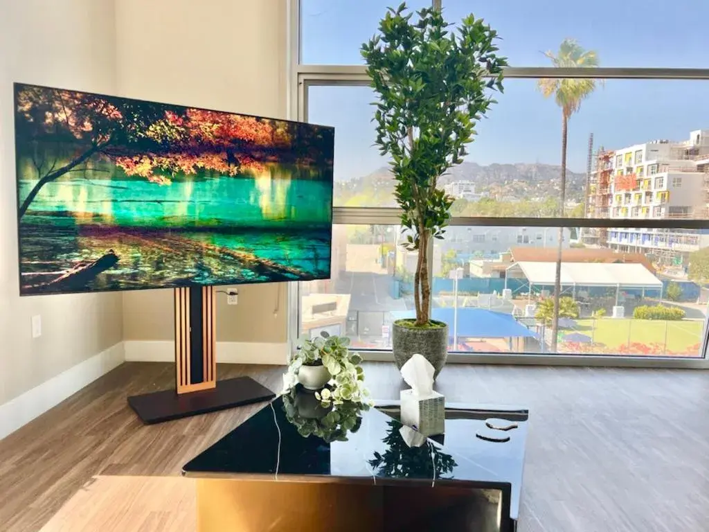 Hollywood Sign View 2 Bed 2 Bath Premium Corner Hollywood Sign View 2 Bed 2 Bath Premium Corner