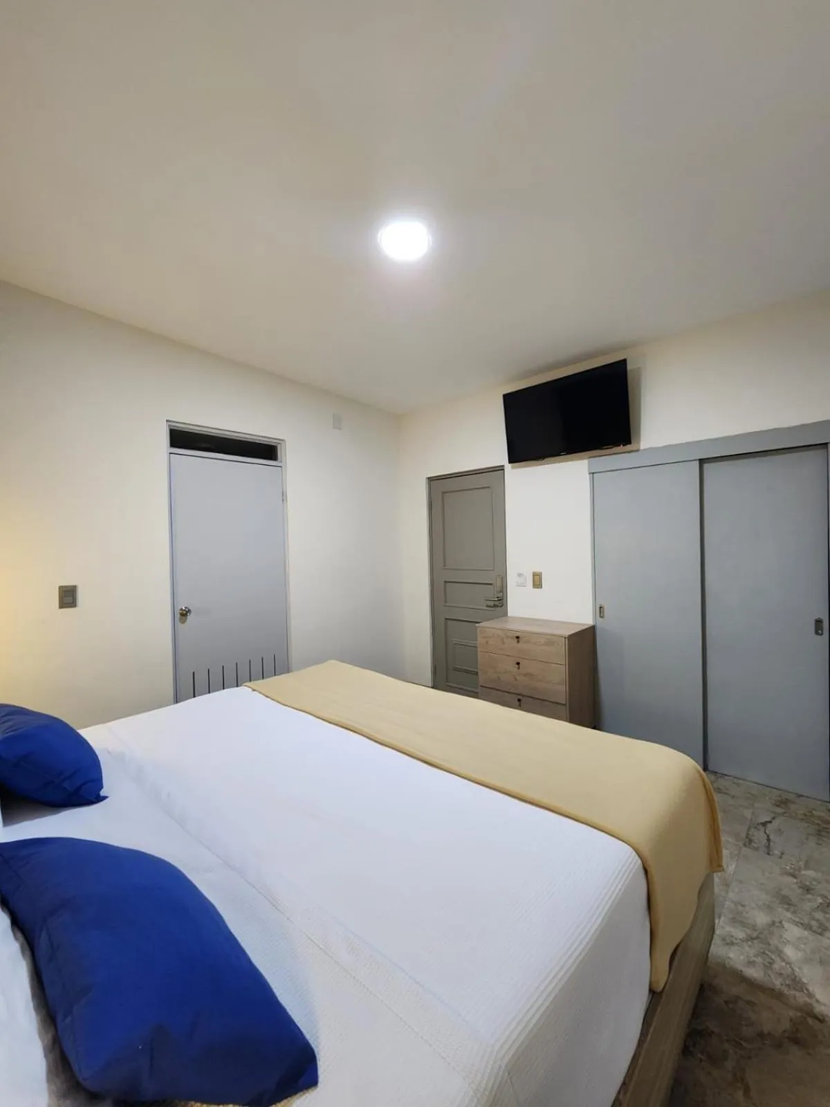 Photo of the whole room, Bed in Hotel Roque