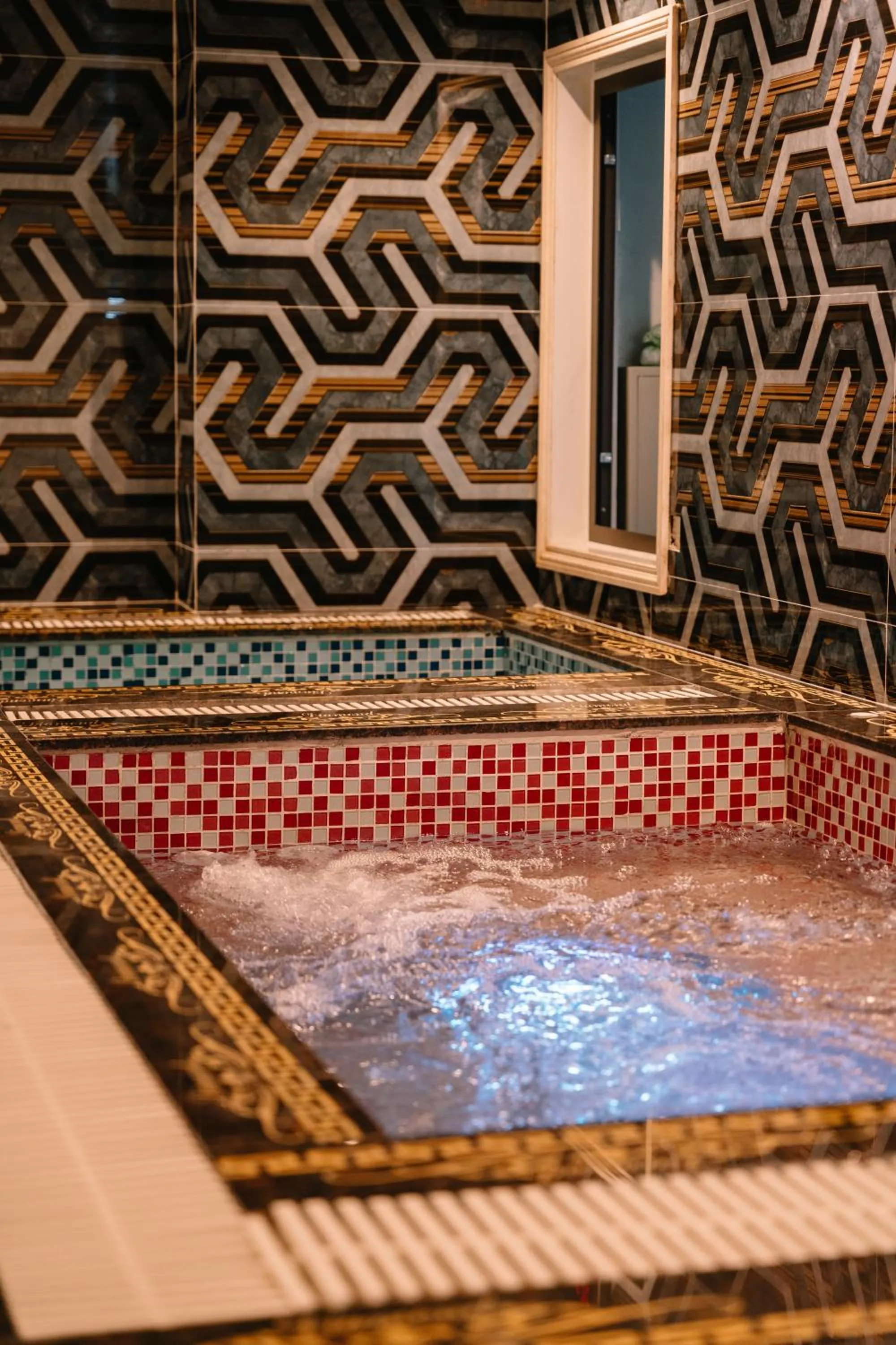 Hot Tub in Diamond Hotel