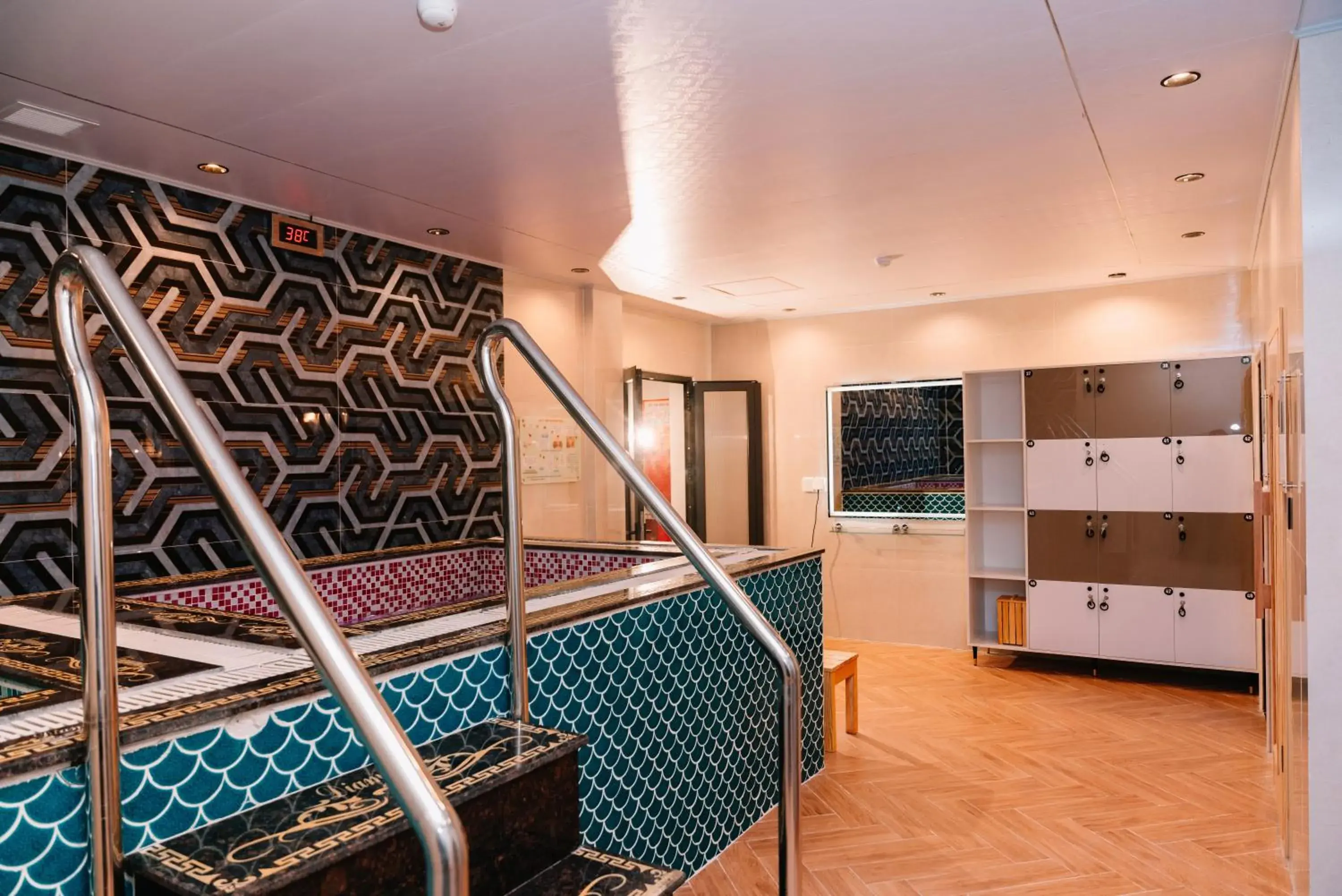 Hot Tub, Bed in Diamond Hotel Hot Tub, Bed in Diamond Hotel