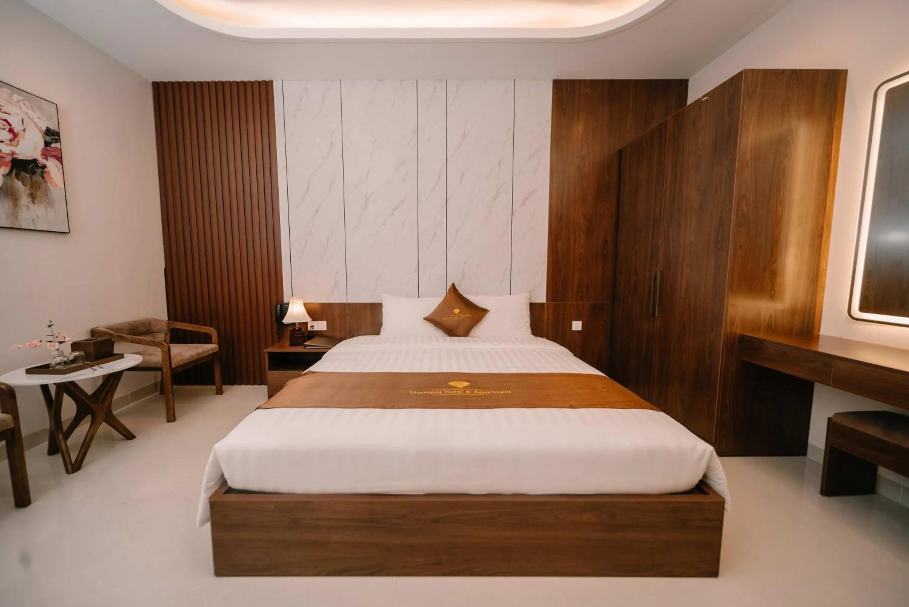 Bedroom, Bed in Diamond Hotel