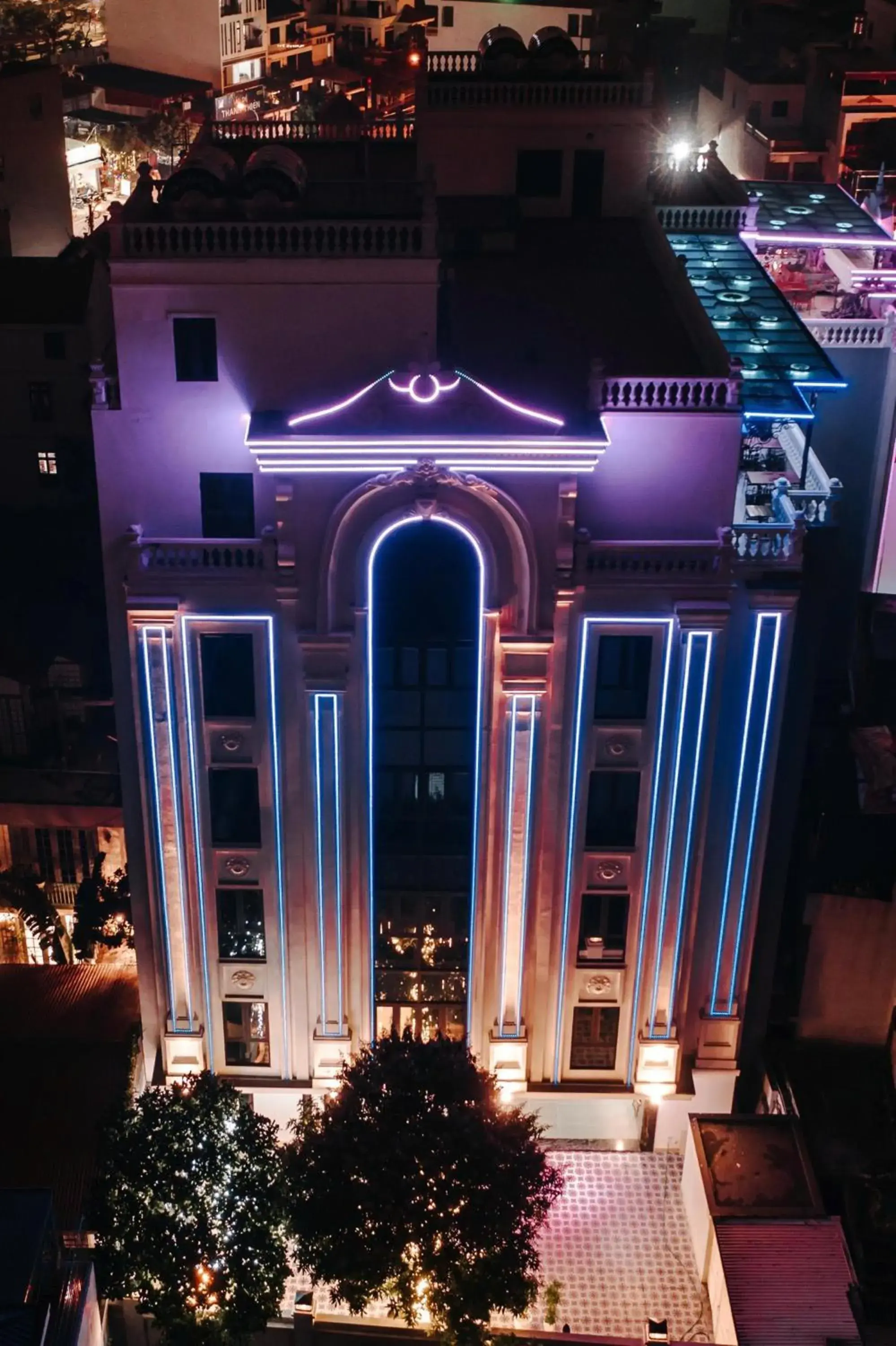 Property building in Diamond Hotel Property building in Diamond Hotel