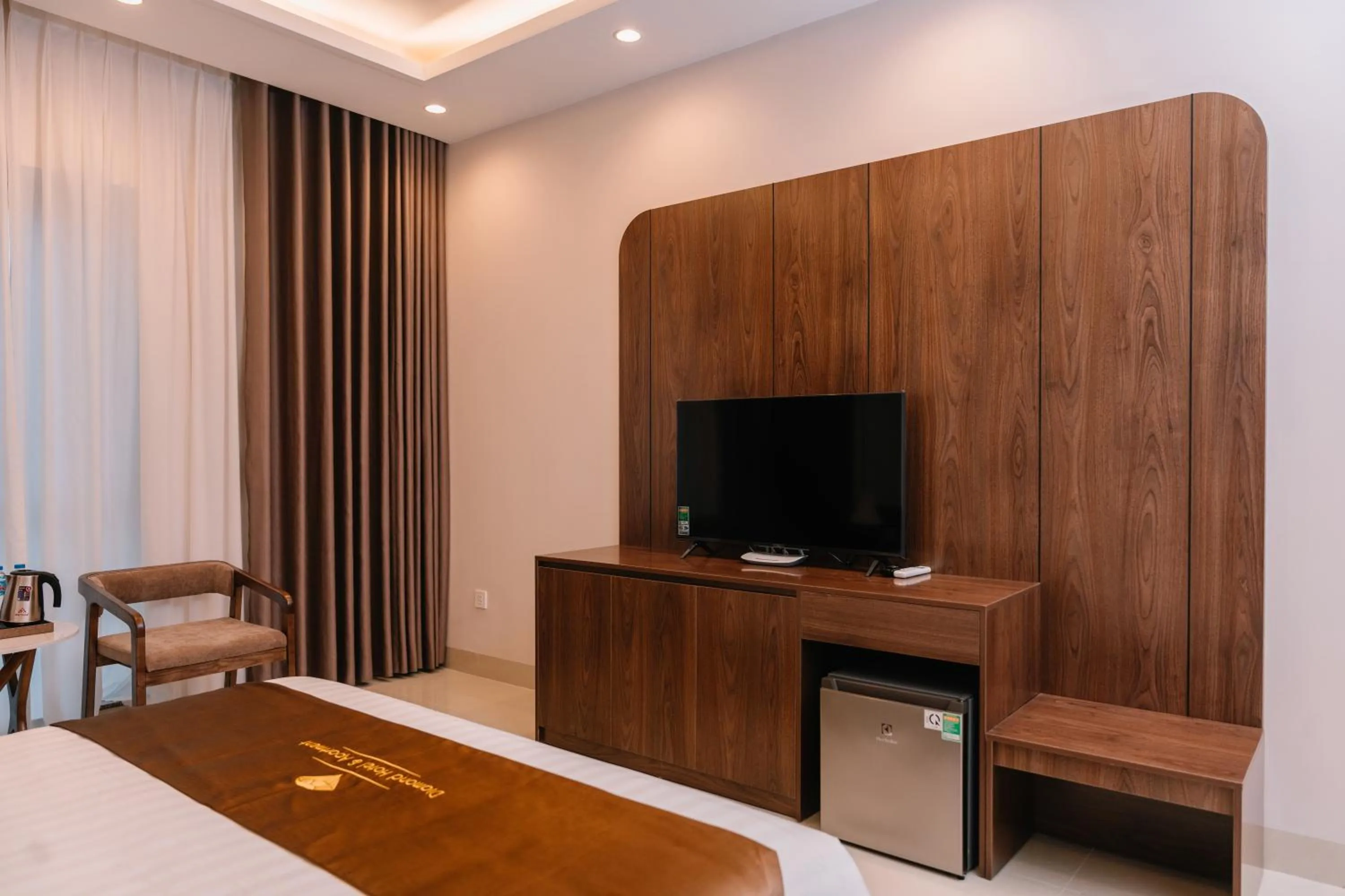 Bedroom, Bed in Diamond Hotel