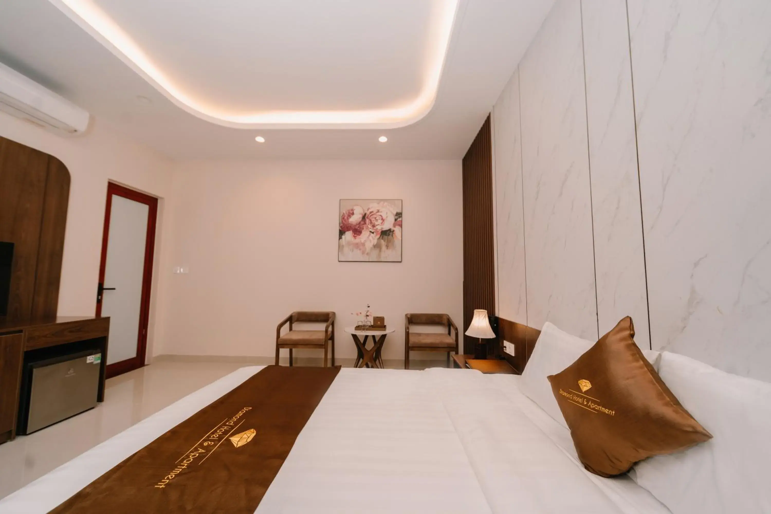 Bedroom, Bed in Diamond Hotel Bedroom, Bed in Diamond Hotel