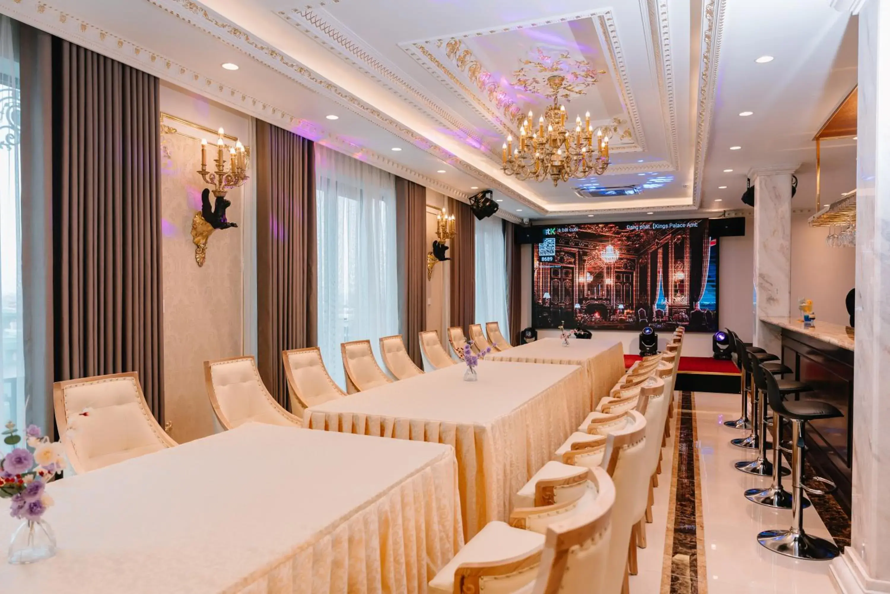 Restaurant/places to eat in Diamond Hotel Restaurant/places to eat in Diamond Hotel