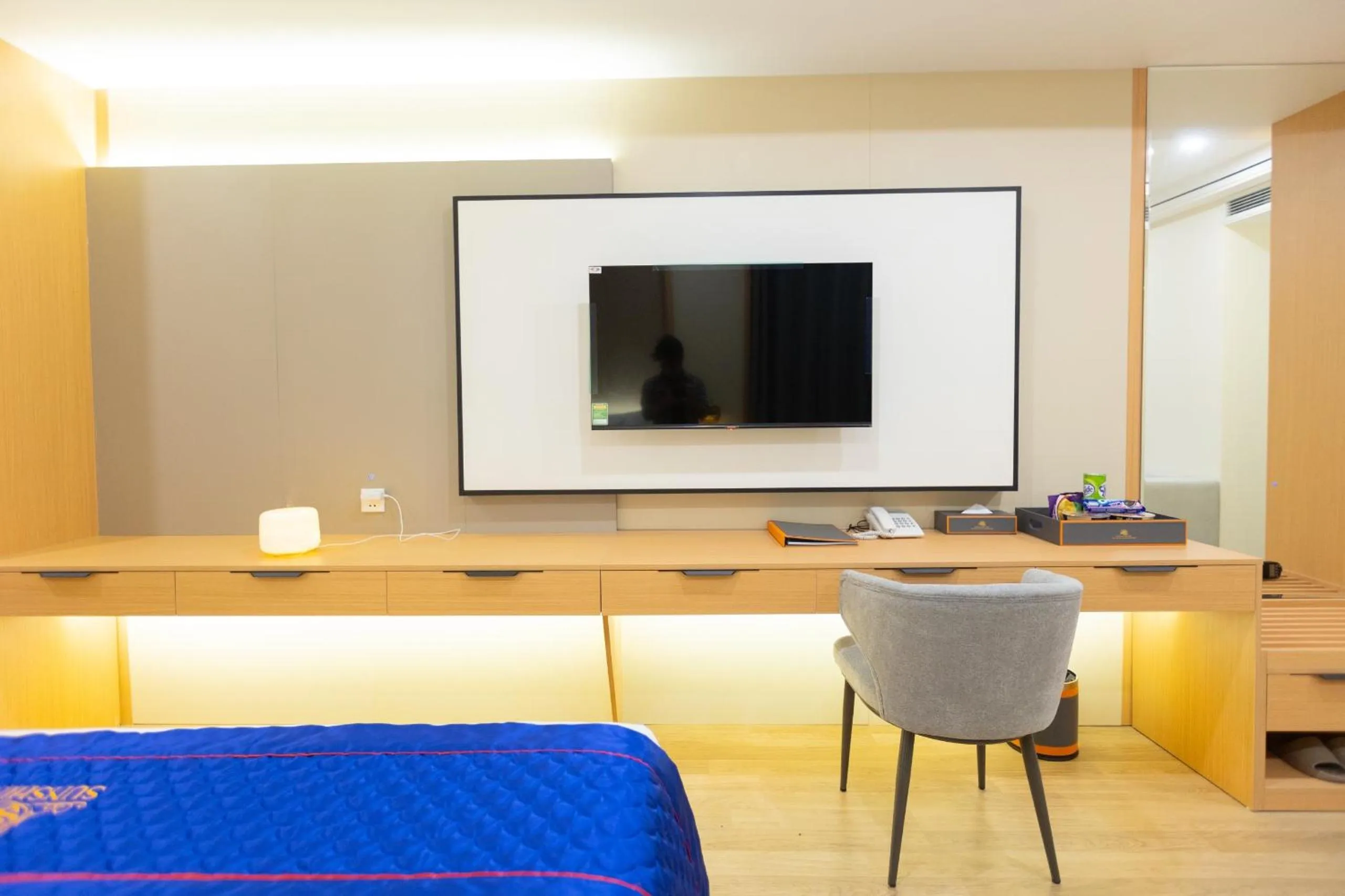 Bedroom, Bed in Sunshine Apartment Hotel