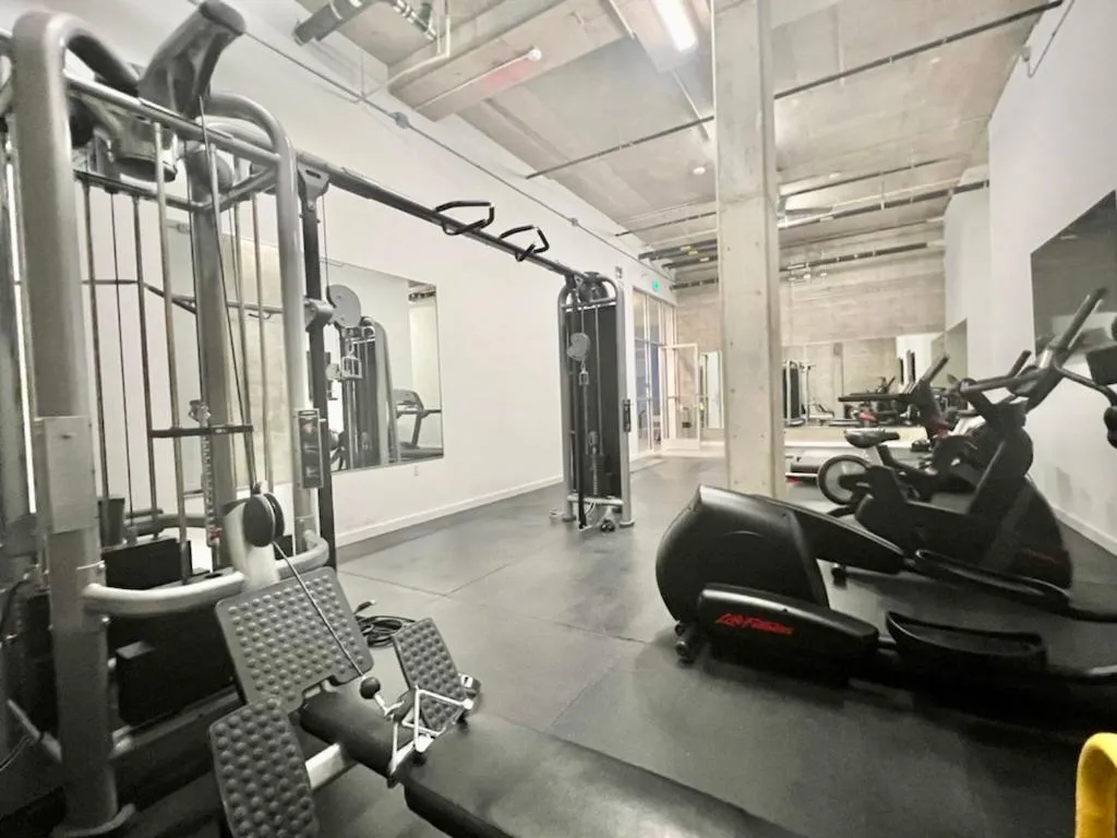 Large Hollywood Corner 2 Bedroom with Private Balcony