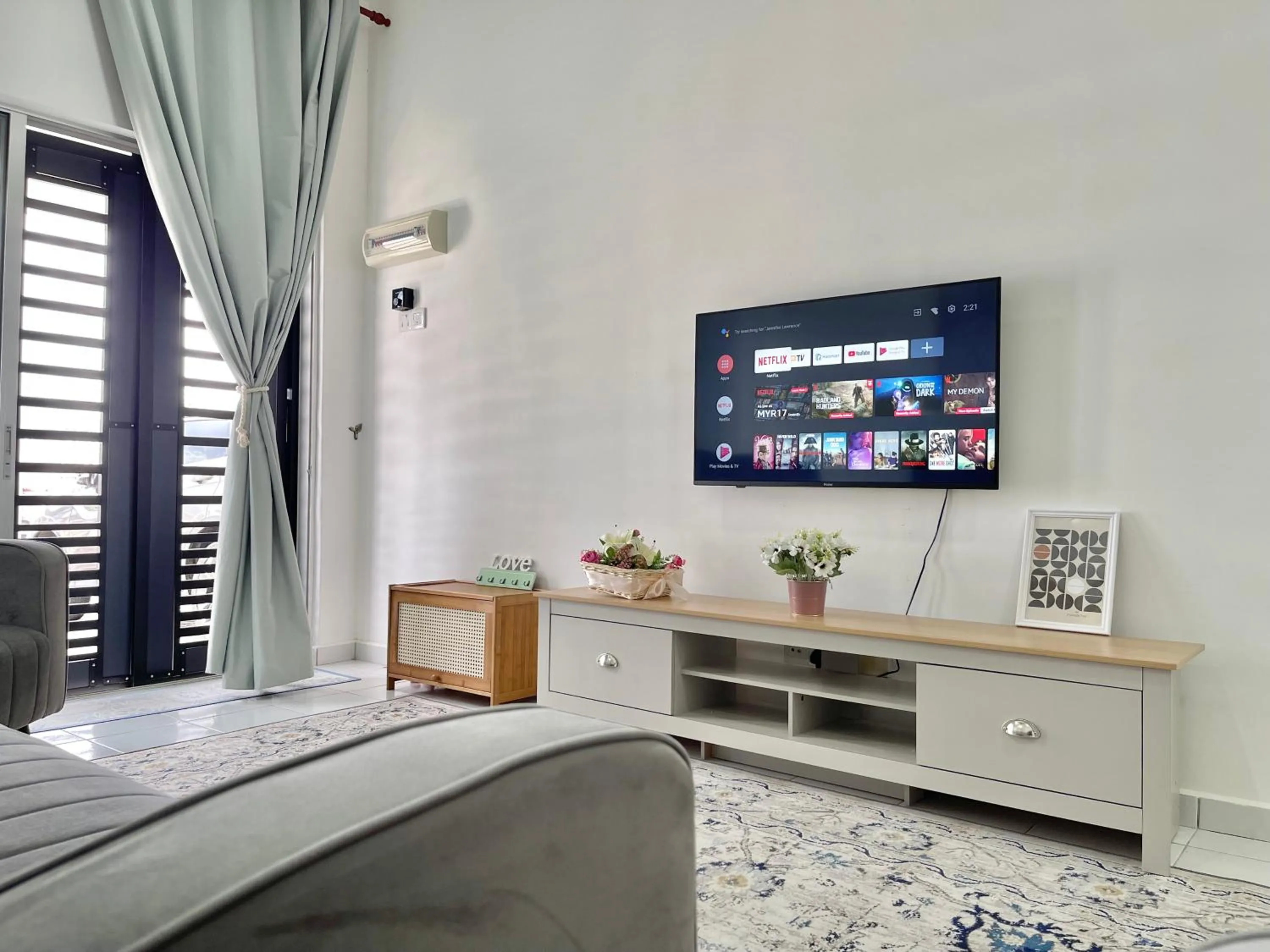 TV and multimedia in Homestay Gambang Modern vintage OZZY GUESTHOUSE