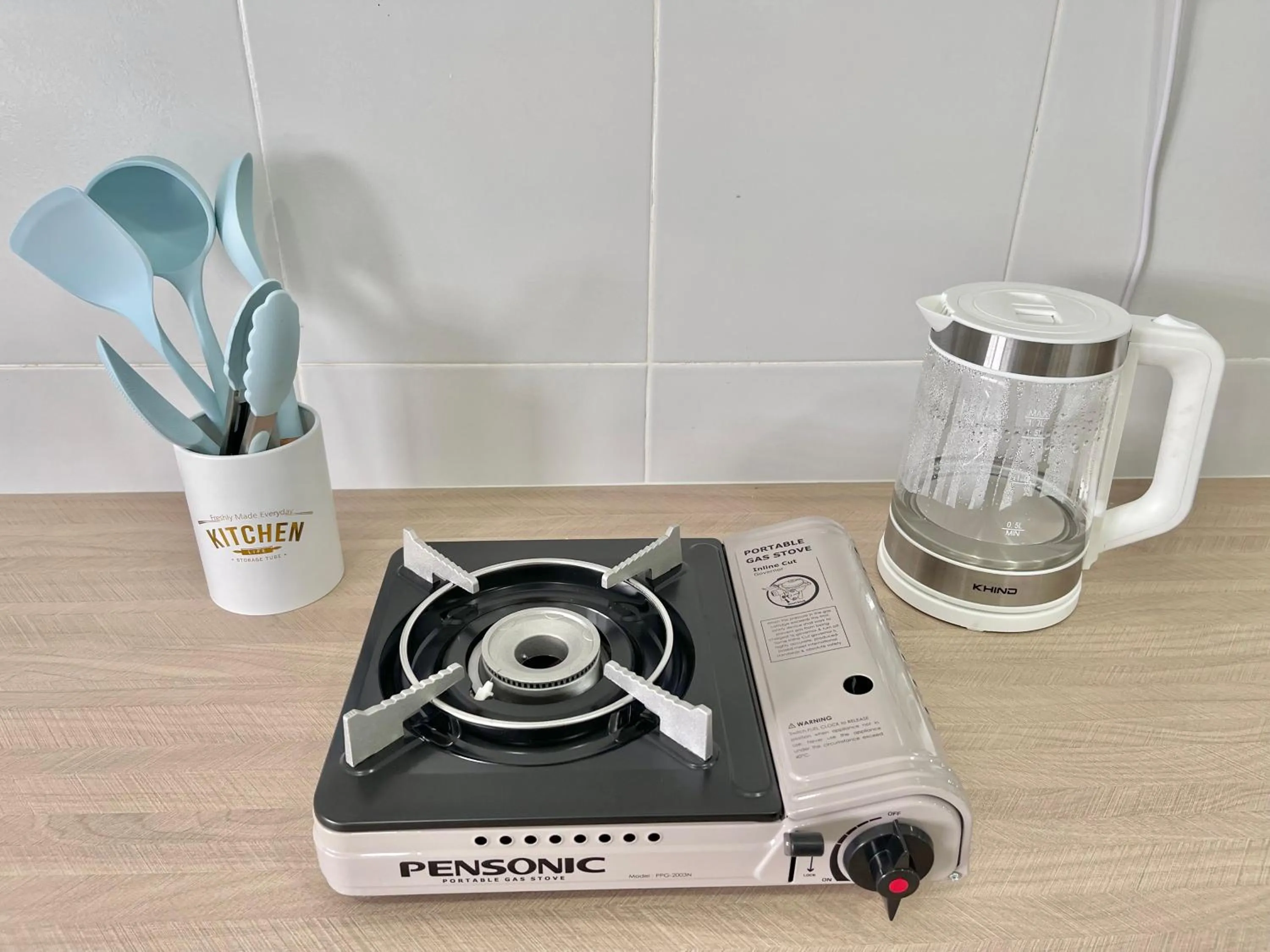 Kitchen or kitchenette in Homestay Gambang Modern vintage OZZY GUESTHOUSE