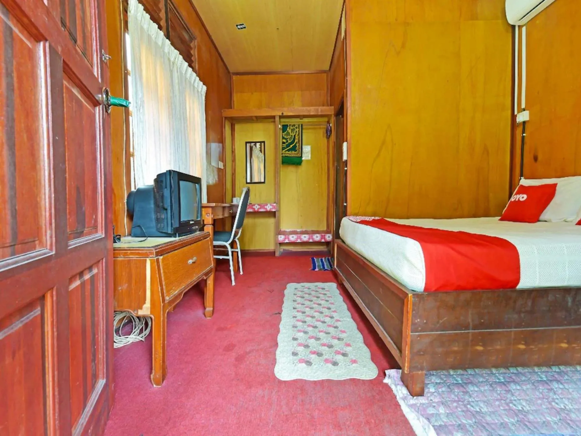 Bedroom, Bed in Pelangi Beach Resort