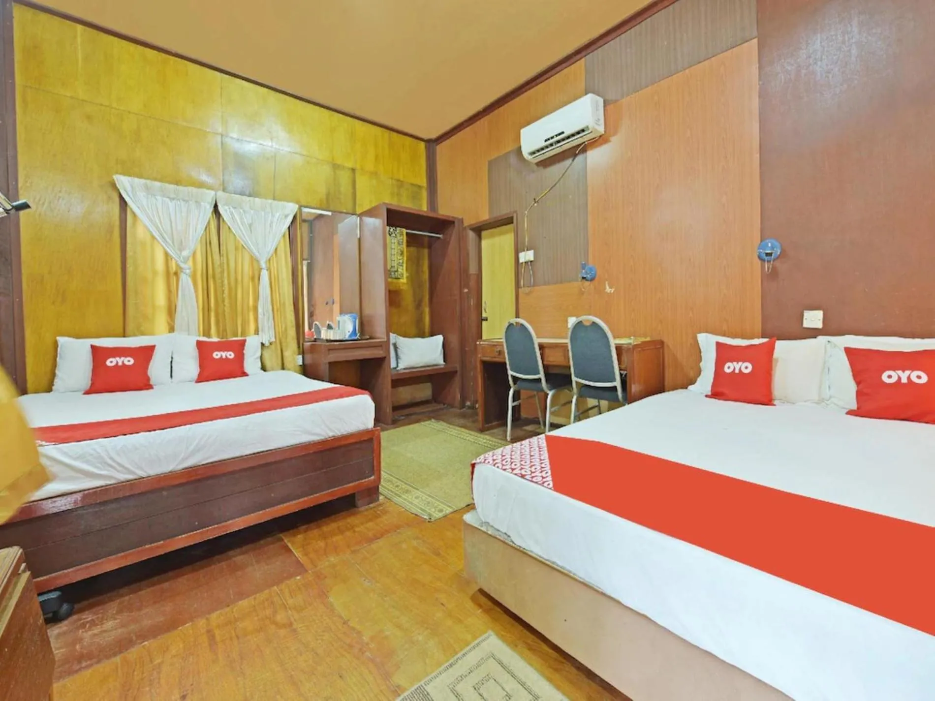 Bedroom, Bed in Pelangi Beach Resort
