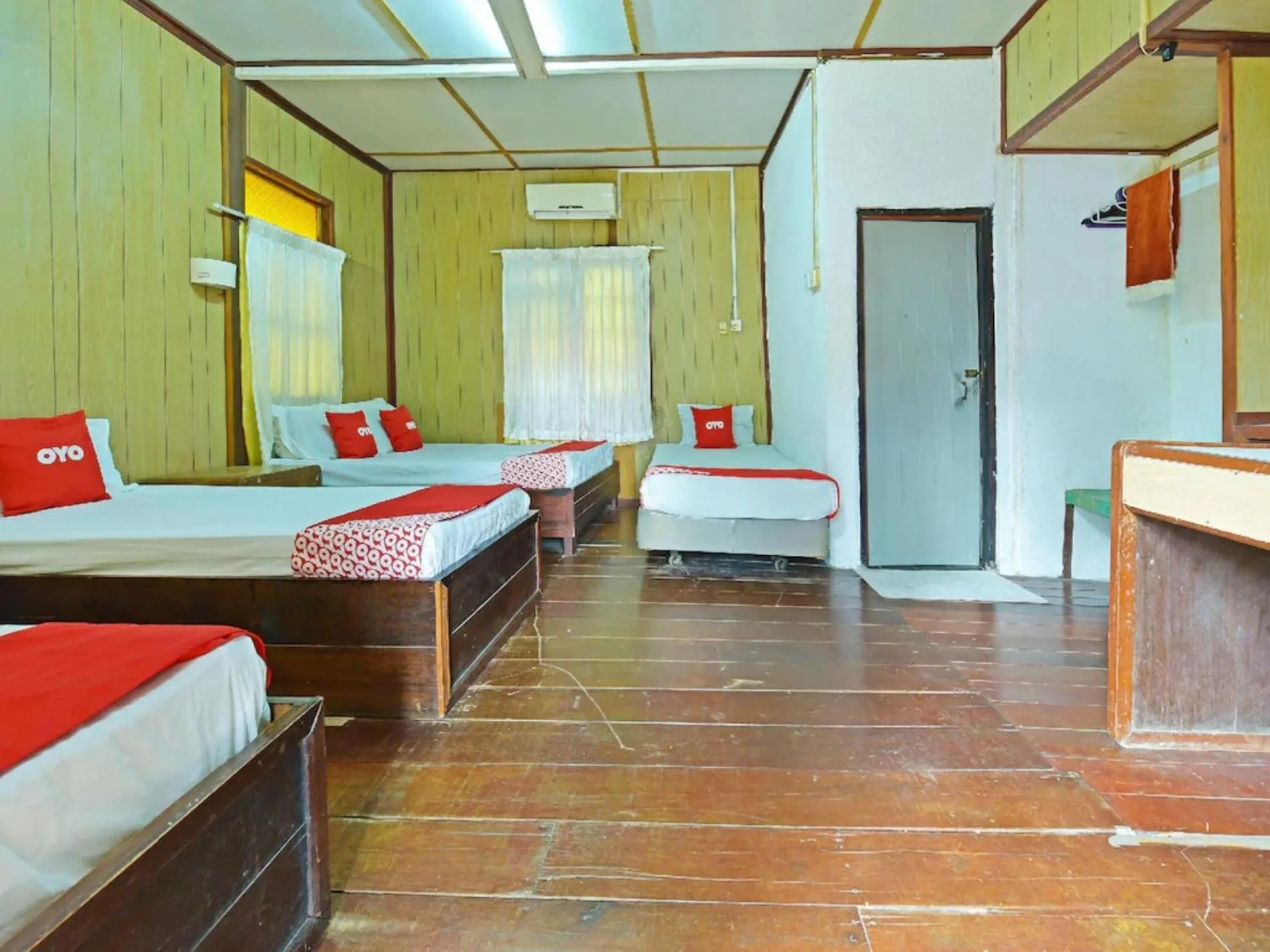 Bedroom, Bed in Pelangi Beach Resort