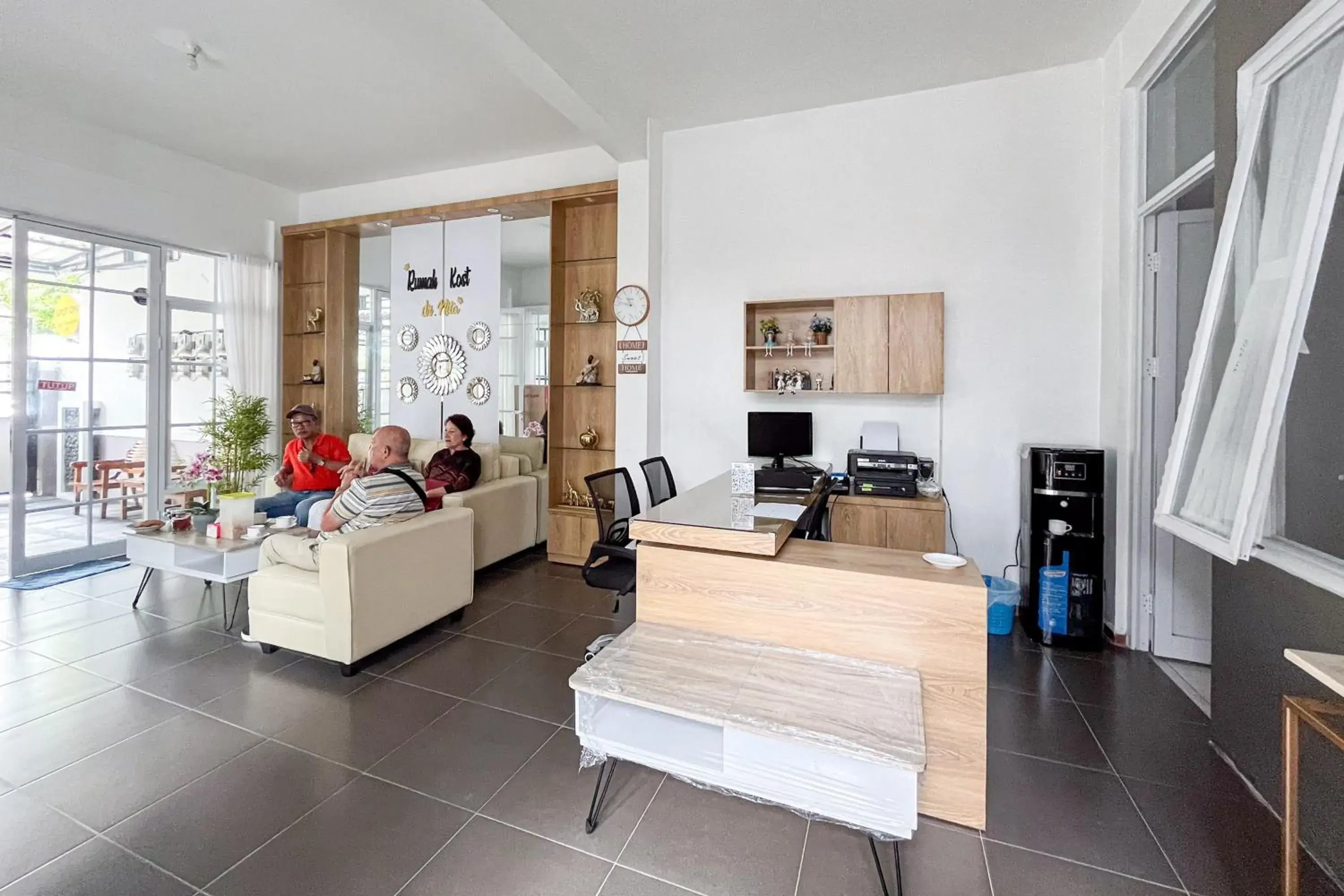 Lobby or reception in RedDoorz Syariah @ Jl. Candi Kalasan Lobby or reception in RedDoorz Syariah @ Jl. Candi Kalasan