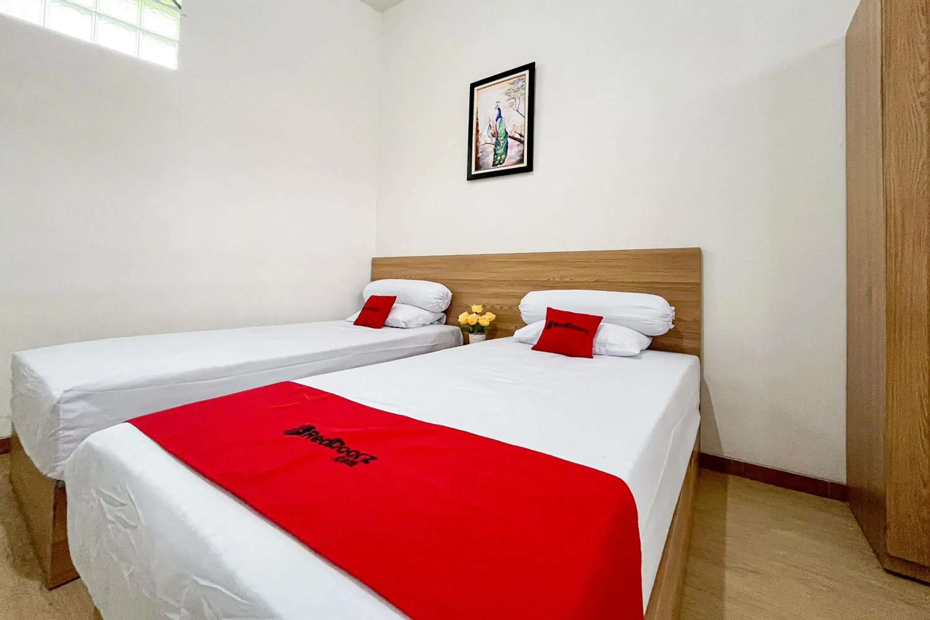 Standard Twin Room in RedDoorz Syariah @ Jl. Candi Kalasan Standard Twin Room in RedDoorz Syariah @ Jl. Candi Kalasan