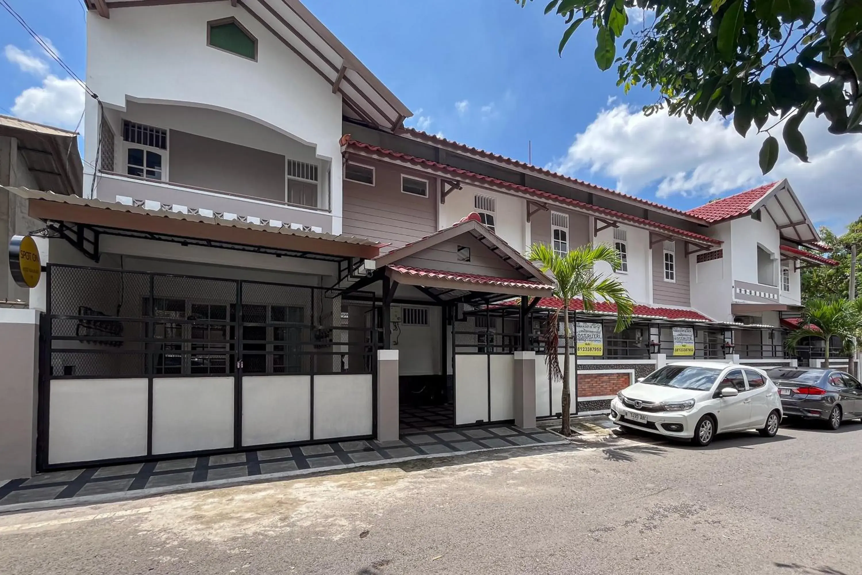 Property building in RedDoorz Syariah @ Jl. Candi Kalasan Property building in RedDoorz Syariah @ Jl. Candi Kalasan