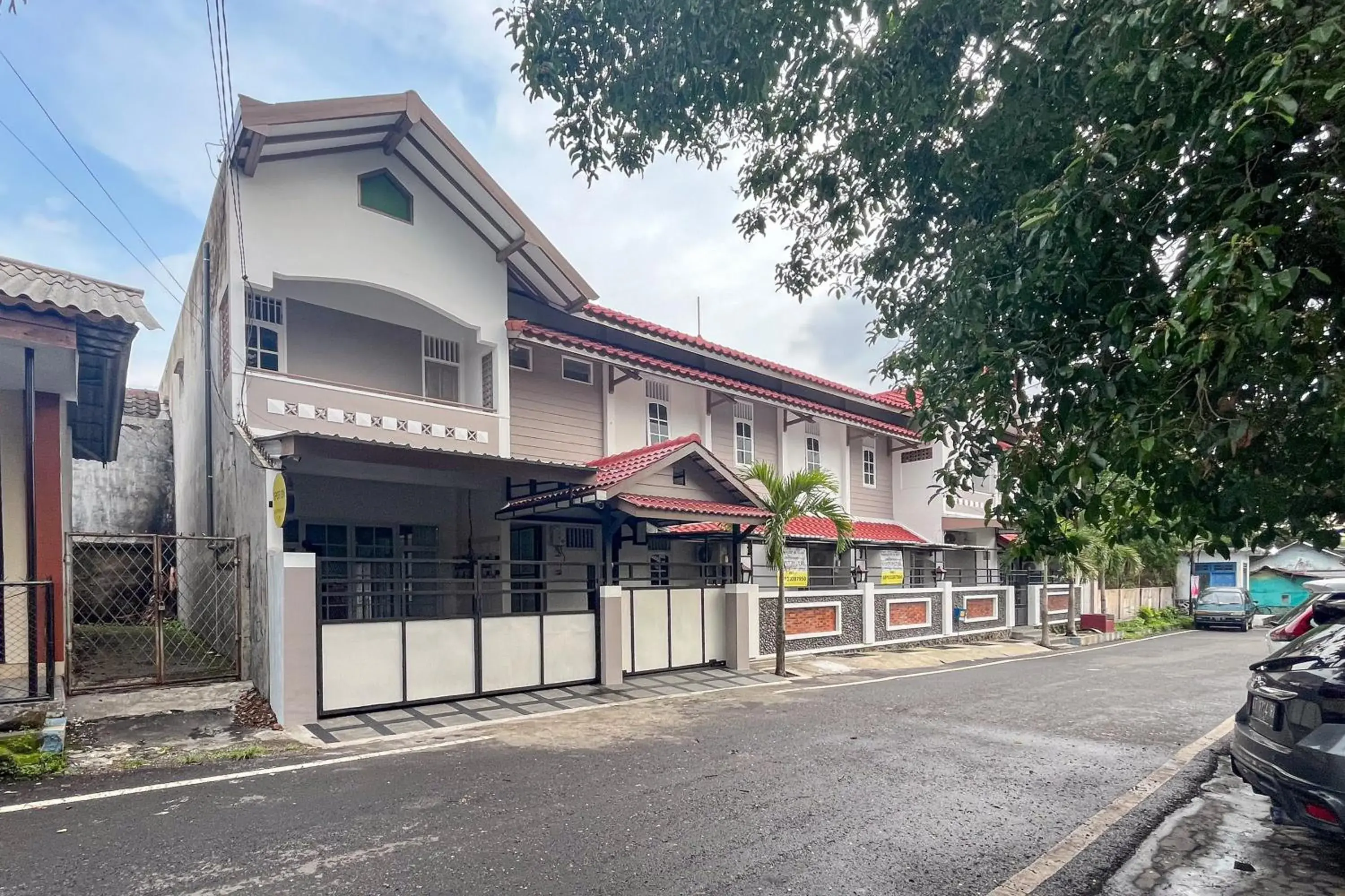 Property building in RedDoorz Syariah @ Jl. Candi Kalasan Property building in RedDoorz Syariah @ Jl. Candi Kalasan