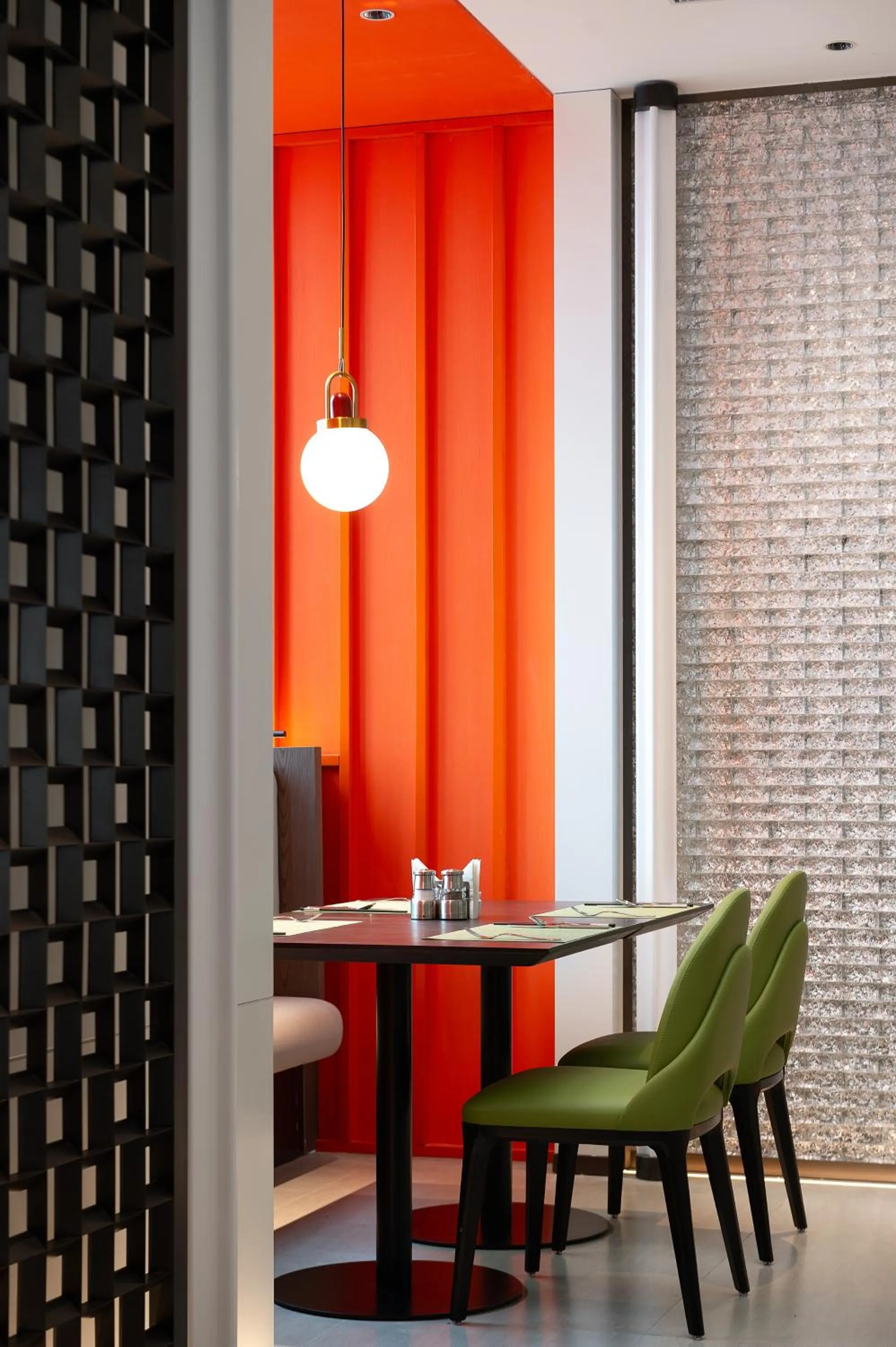 Dining area in Hampton by Hilton Foshan Shunde Beijiao