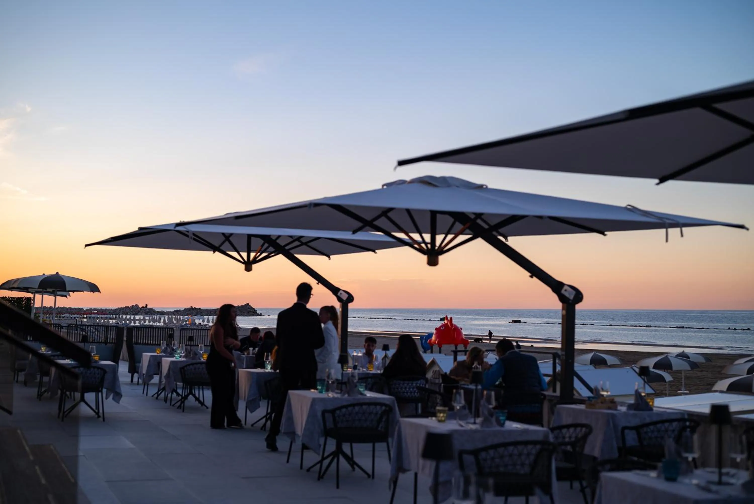 Restaurant/places to eat in Hotel Playa Suite