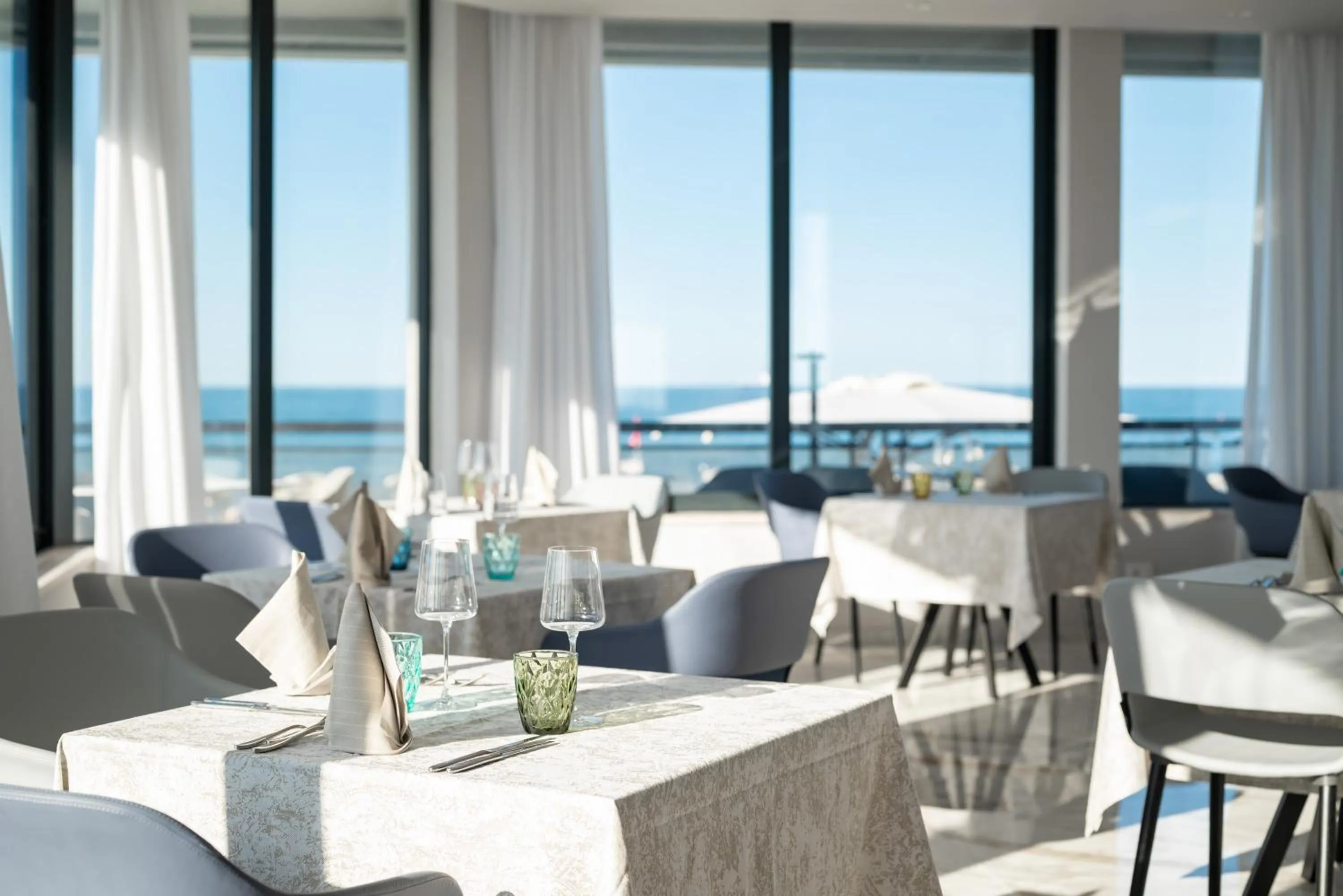 Restaurant/places to eat in Hotel Playa Suite