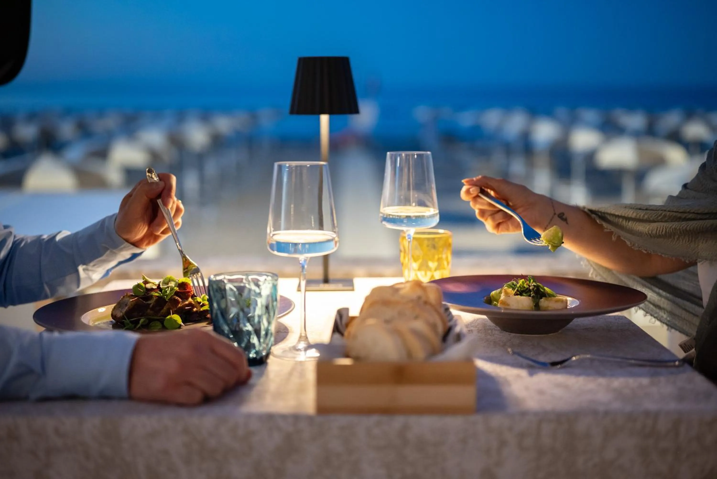 Restaurant/places to eat in Hotel Playa Suite