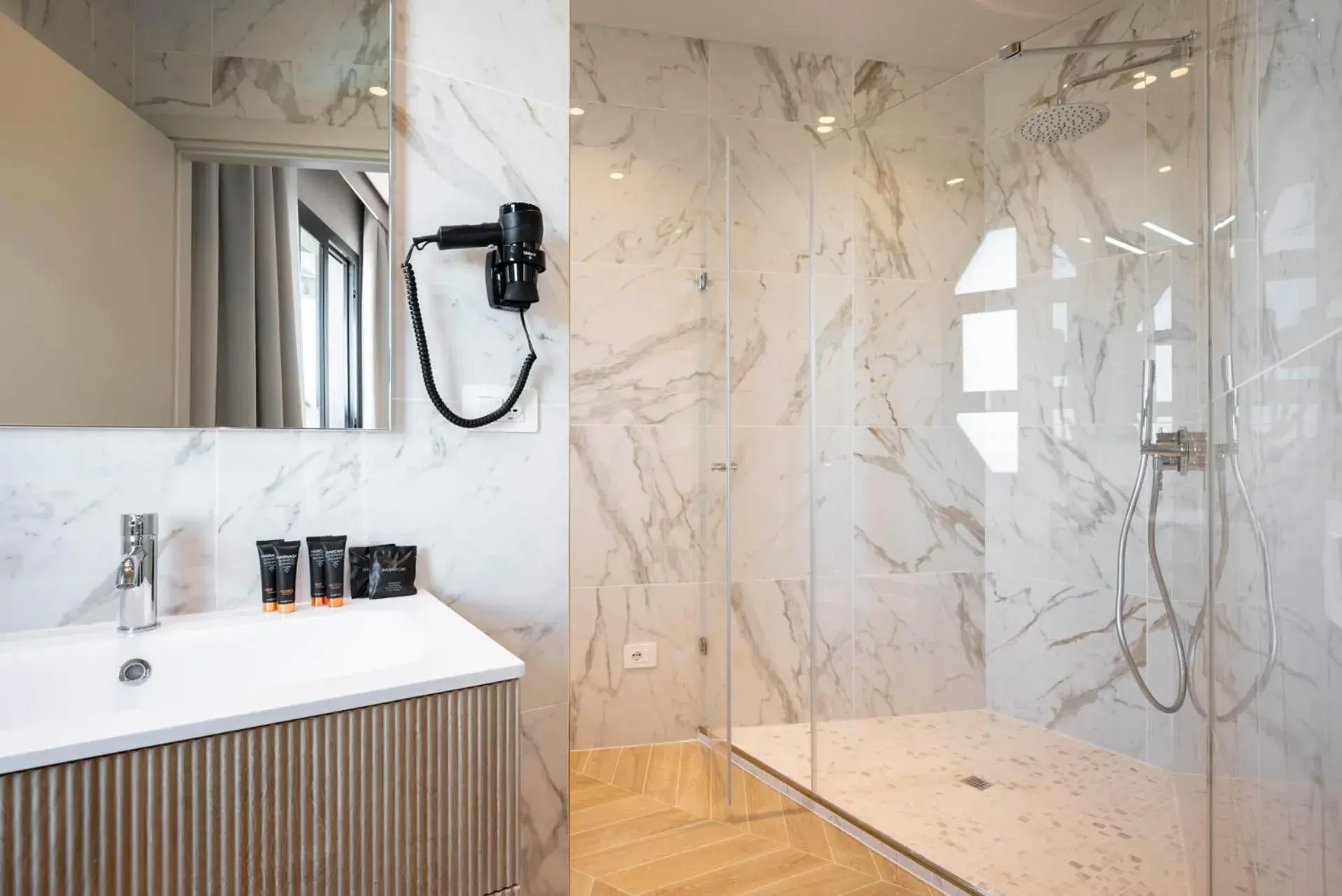 Deluxe King Room - single occupancy in Hotel Playa Suite Deluxe King Room - single occupancy in Hotel Playa Suite