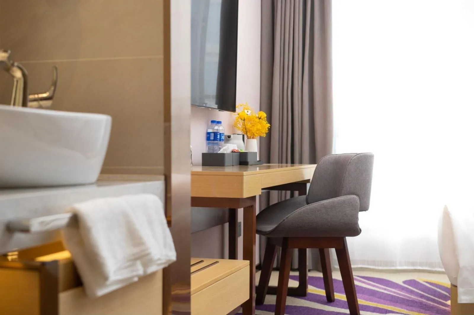 Dining area in Guangzhou Baiyun Airport Yunzhi Hotel near Terminal One - Complimentary Shuttle Bus between hotel to Canton Fair Complex during Canton Fair