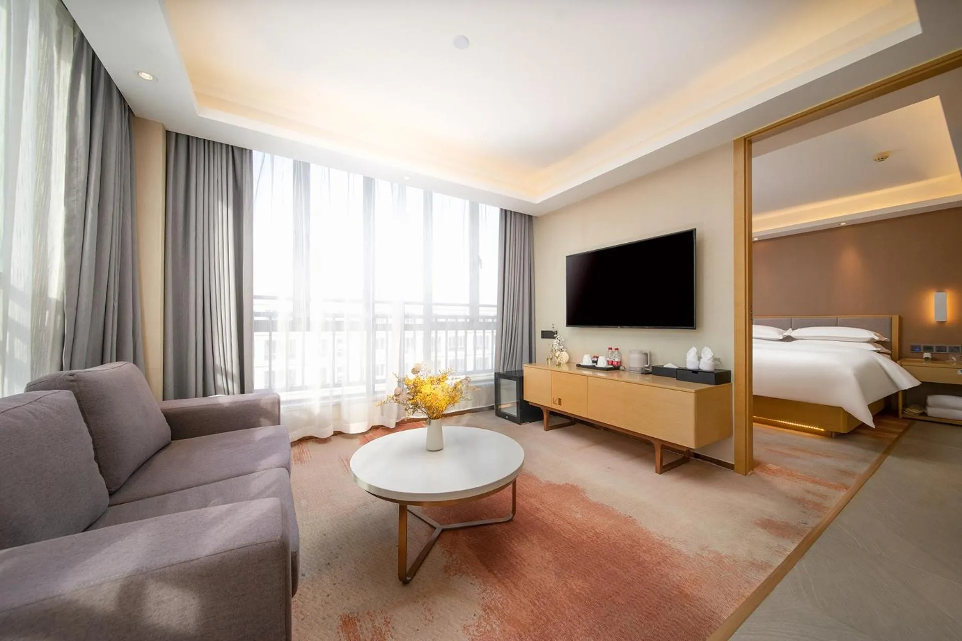 Communal lounge/ TV room, Bed in Guangzhou Baiyun Airport Yunzhi Hotel near Terminal One - Complimentary Shuttle Bus between hotel to Canton Fair Complex during Canton Fair