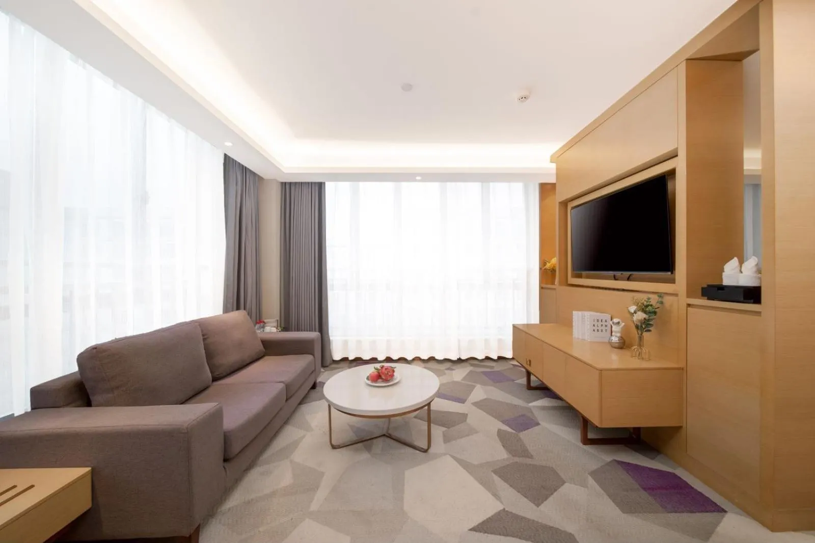 Communal lounge/ TV room in Guangzhou Baiyun Airport Yunzhi Hotel near Terminal One - Complimentary Shuttle Bus between hotel to Canton Fair Complex during Canton Fair