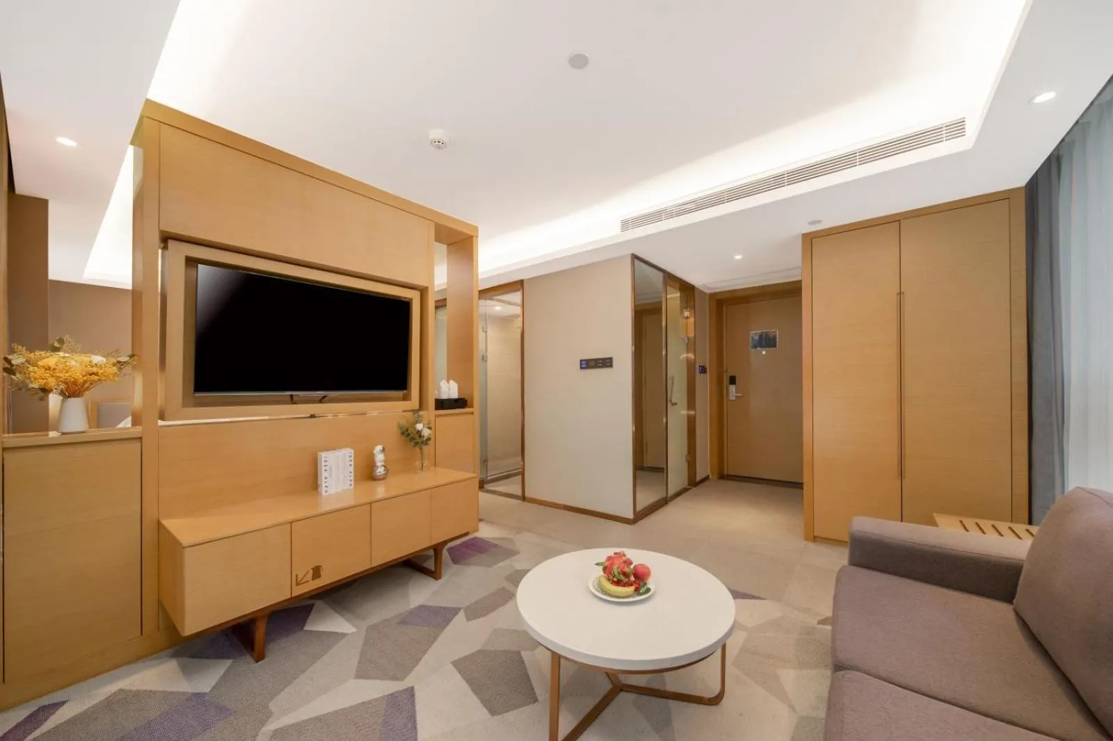 TV and multimedia in Guangzhou Baiyun Airport Yunzhi Hotel near Terminal One - Complimentary Shuttle Bus between hotel to Canton Fair Complex during Canton Fair