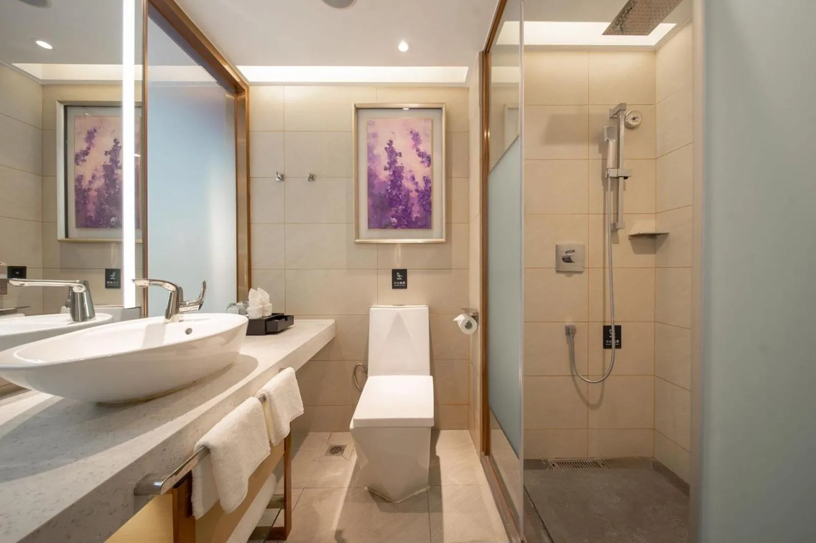 Shower in Guangzhou Baiyun Airport Yunzhi Hotel near Terminal One - Complimentary Shuttle Bus between hotel to Canton Fair Complex during Canton Fair