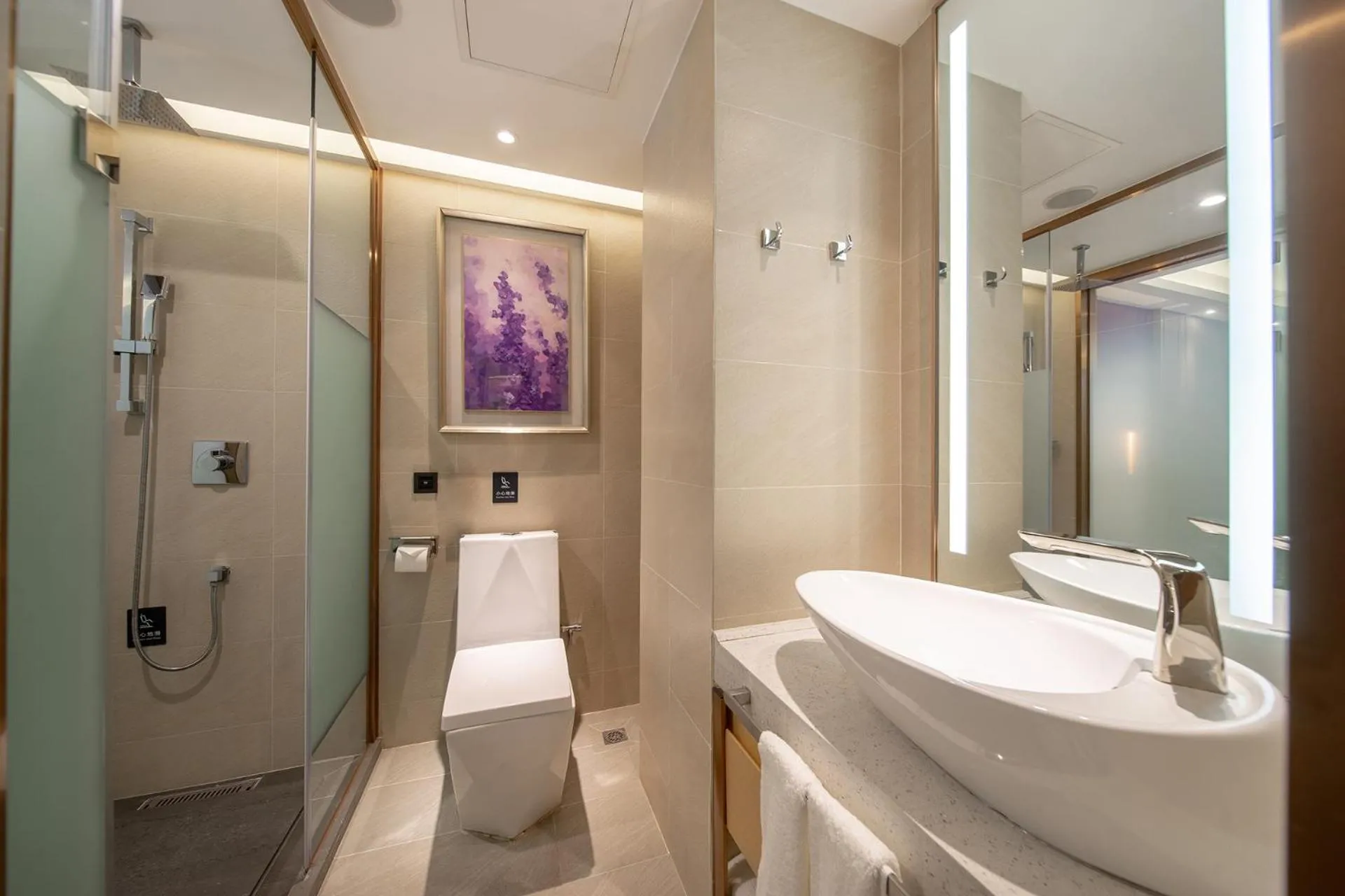 Shower in Guangzhou Baiyun Airport Yunzhi Hotel near Terminal One - Complimentary Shuttle Bus between hotel to Canton Fair Complex during Canton Fair